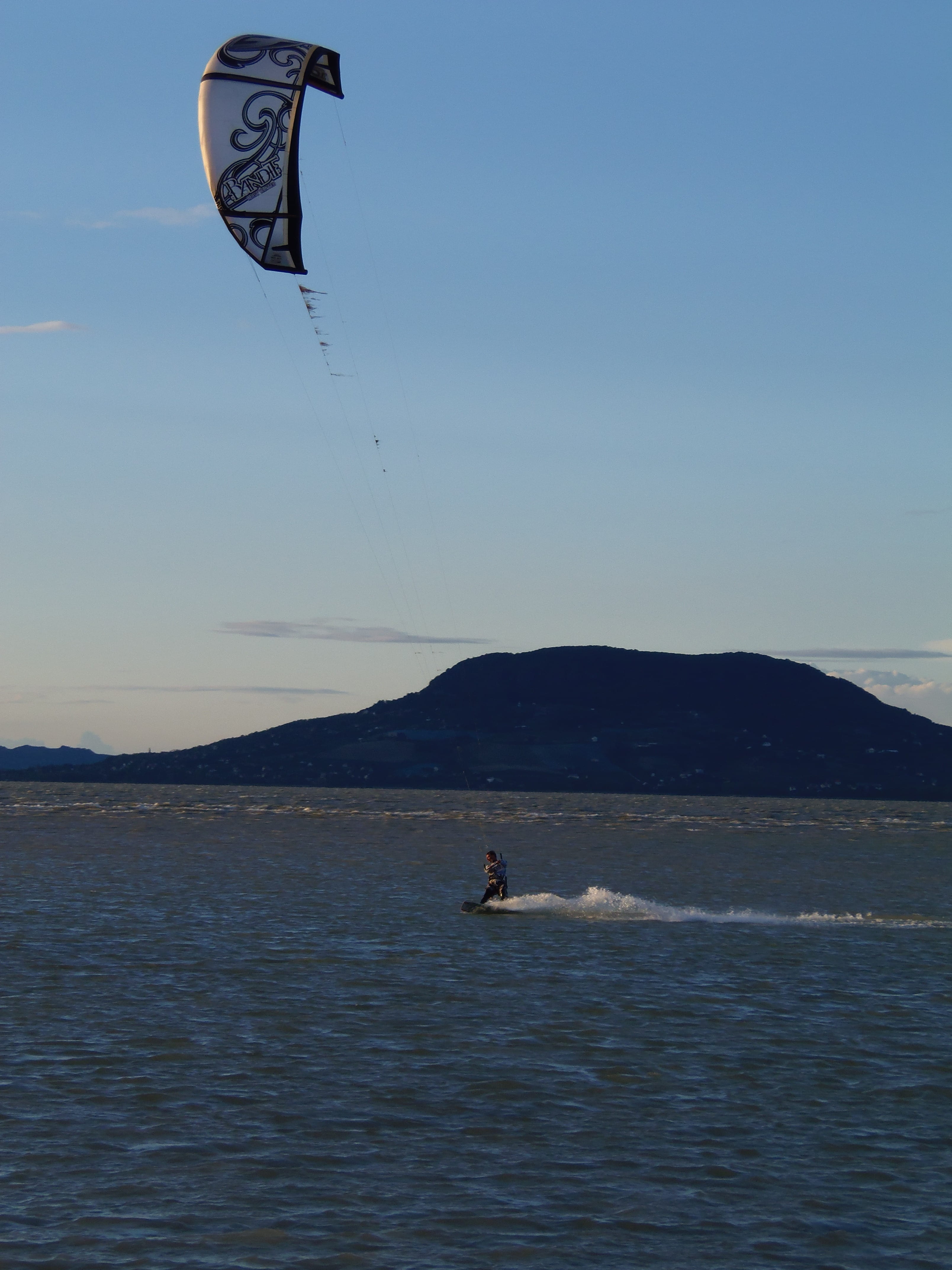 unrecognizable person, horizon over water, aquatic sport, sport, kiteboarding, adventure, kitesurfing, surfing, freedom, one person, lake, real people, Phone HD Wallpaper