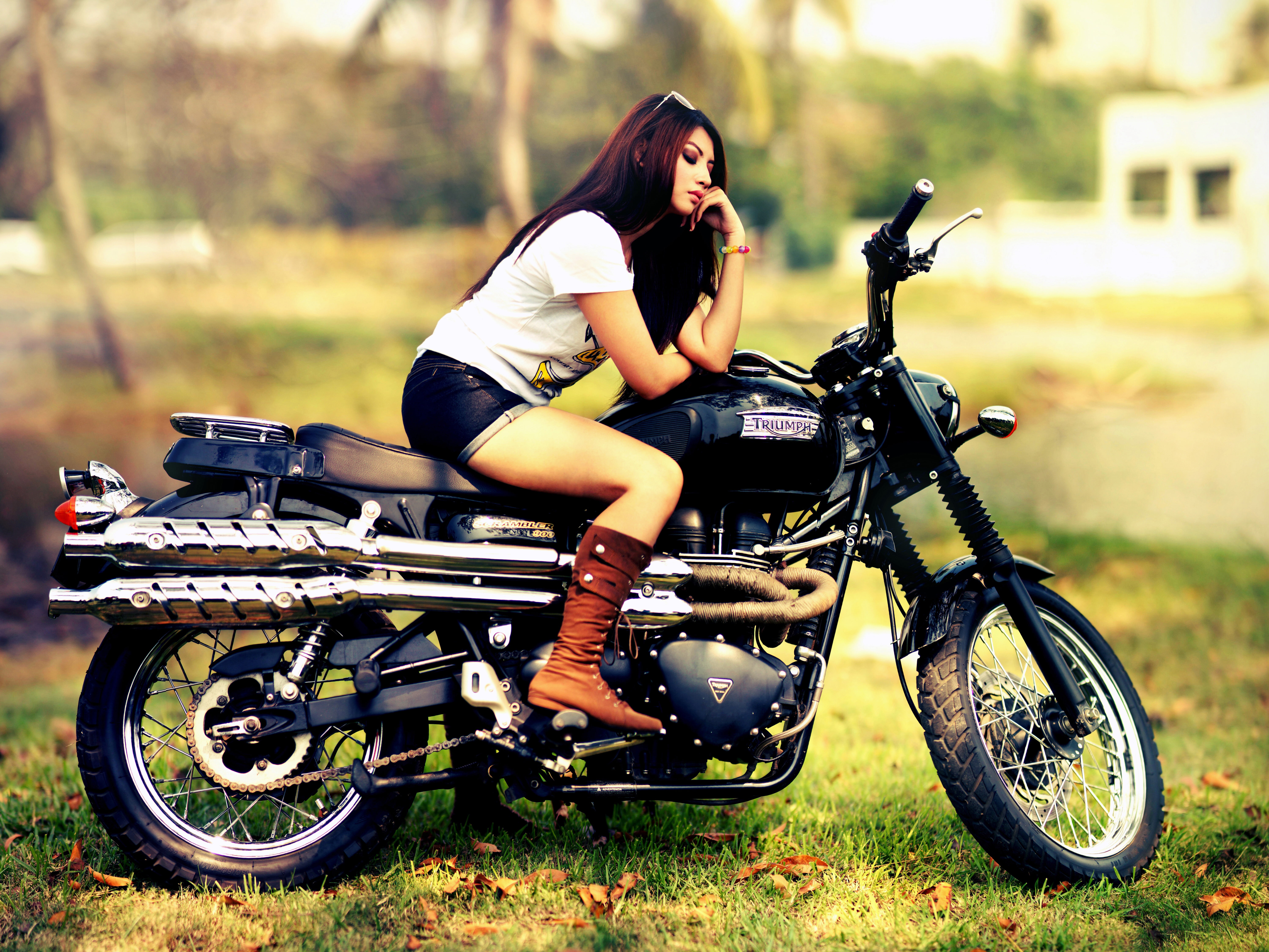 Triumph Scrambler 900, 5K, shorts, Triumph, boots, Triumph Scrambler, motorcycle, HD Wallpaper