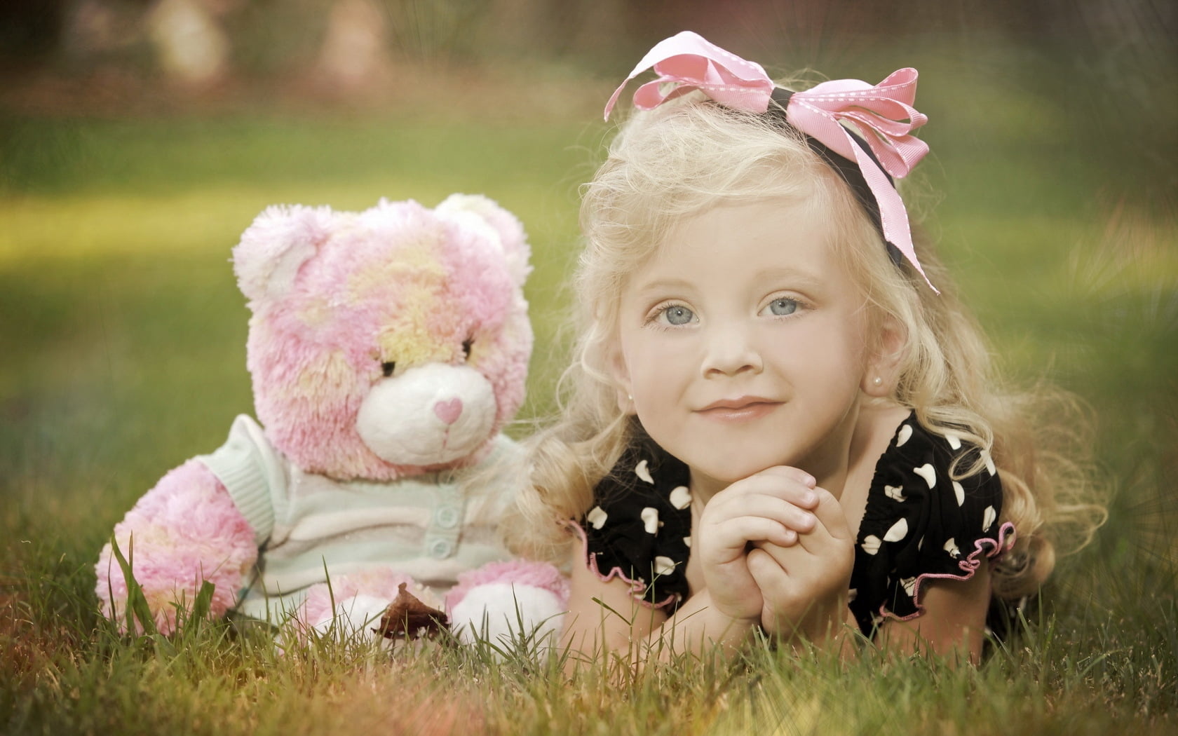 fun, portrait, smiling, day, one Person, teddy Bear, springtime, meadow, caucasian Ethnicity, dress, beautiful, innocence, beauty, 720P, people, females, HD Wallpaper