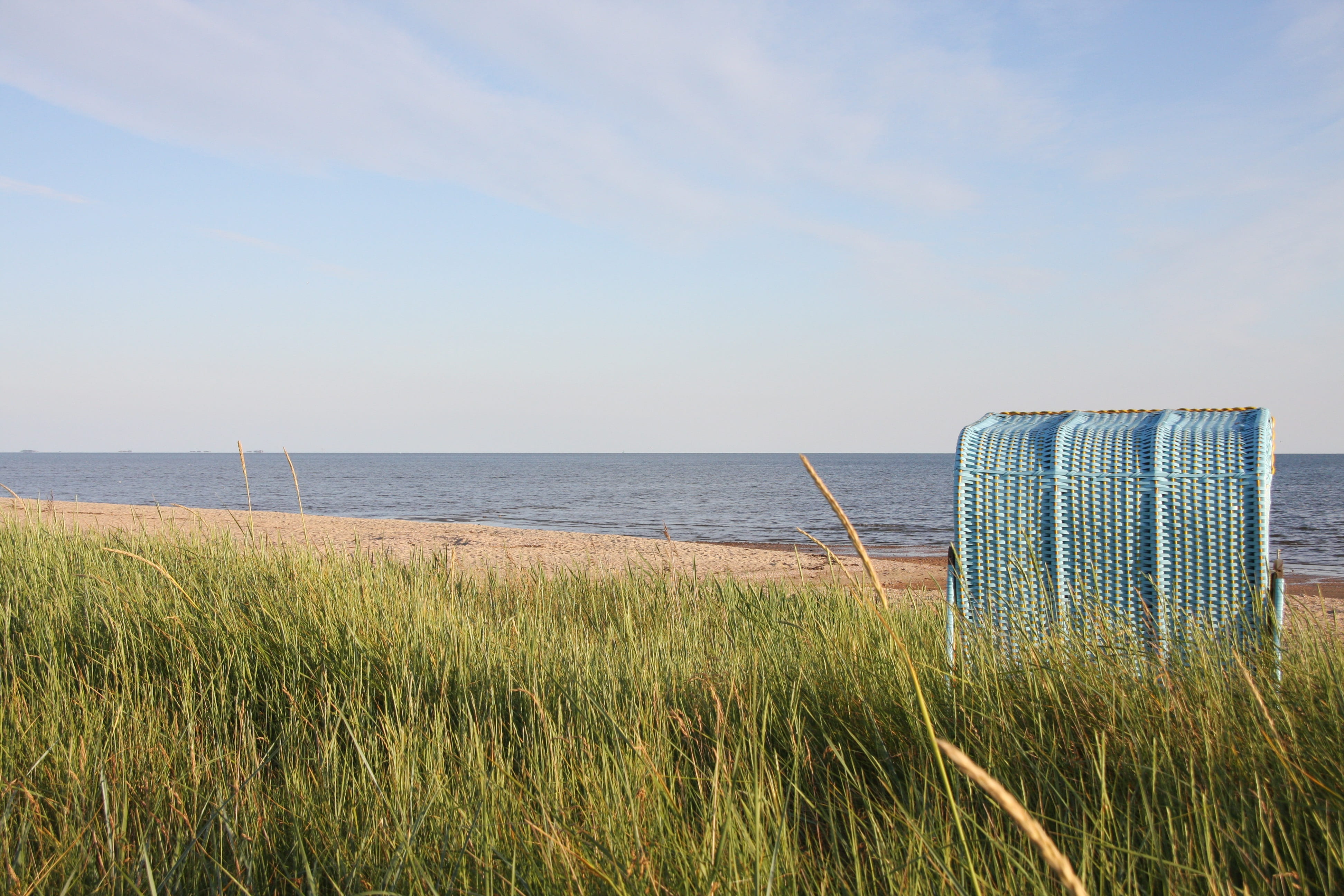 plant, chill out, scenics - nature, tranquility, distant, marram grass, outdoors, water, dreams, recover, growth, break, harmony, 4K, beach chair, green color, HD Wallpaper