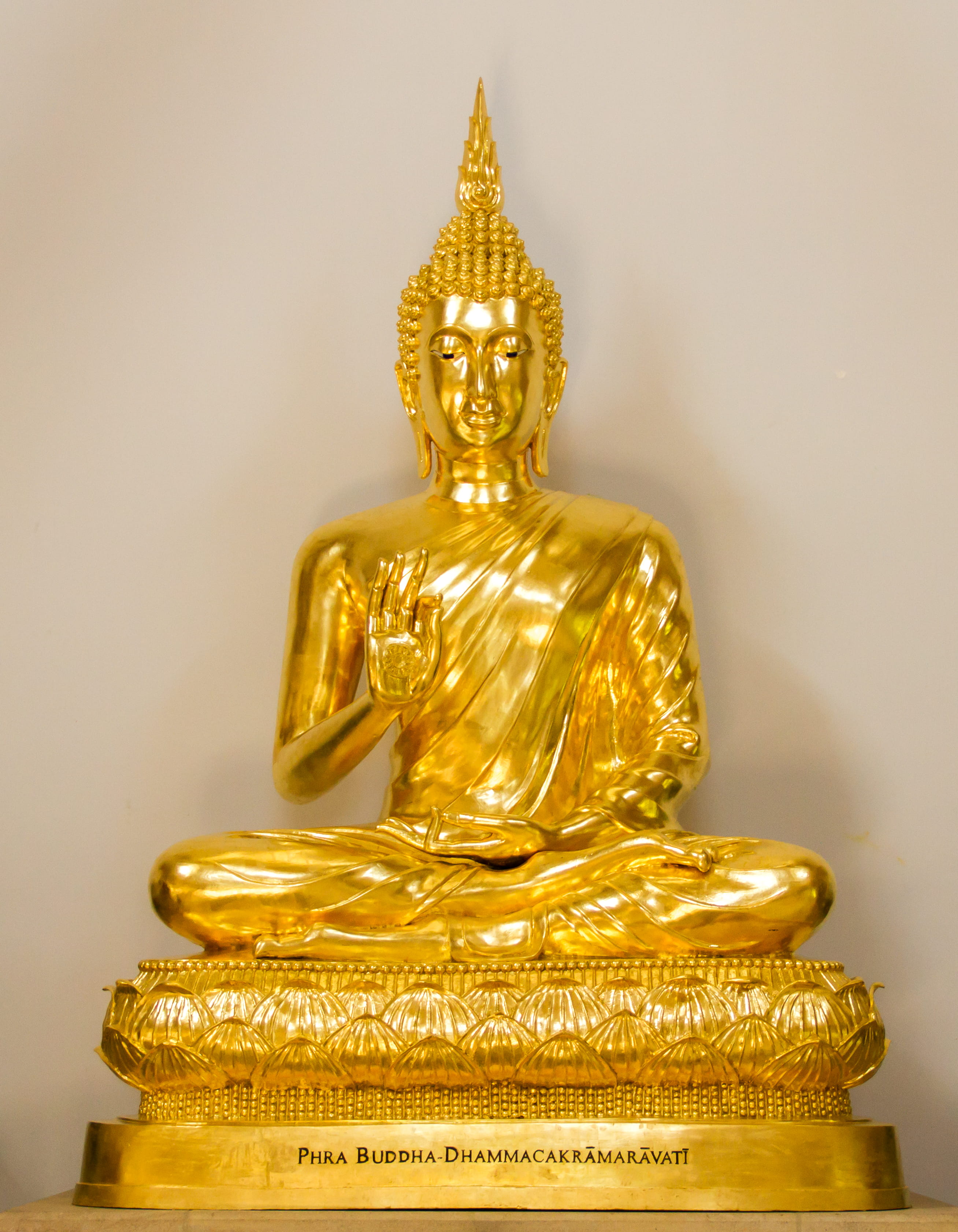 spirituality, statue, monastery, no people, hemel hempstead, calm, art and craft, buddha, 2K, gold colored, belief, monks, architecture, indoors, representation, Phone HD Wallpaper