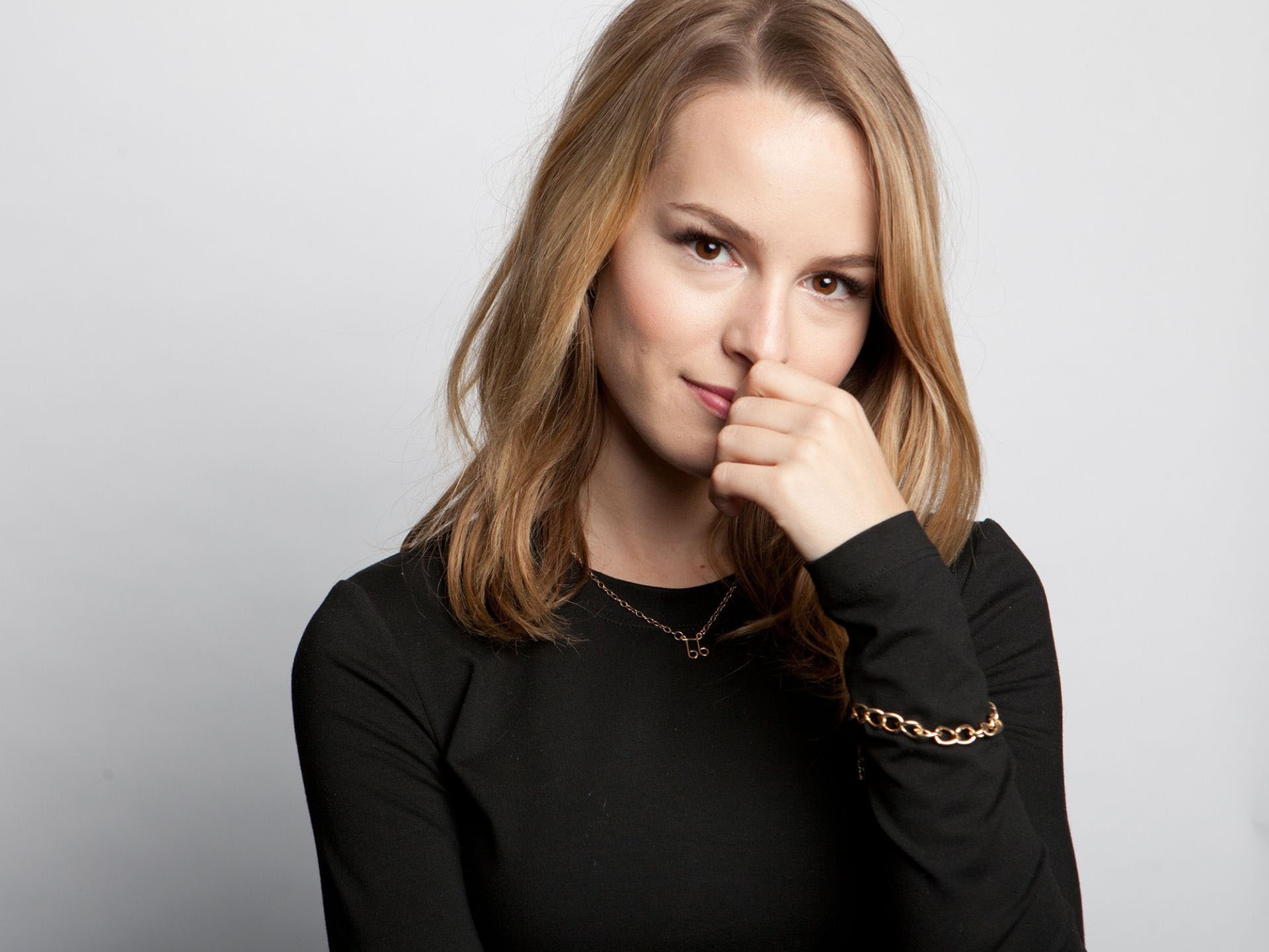 beautiful woman, black dress, uncertainty, 1080P, long hair, young adult, hair, blond hair, front view, hairstyle, looking at camera, headshot, indoors, HD Wallpaper