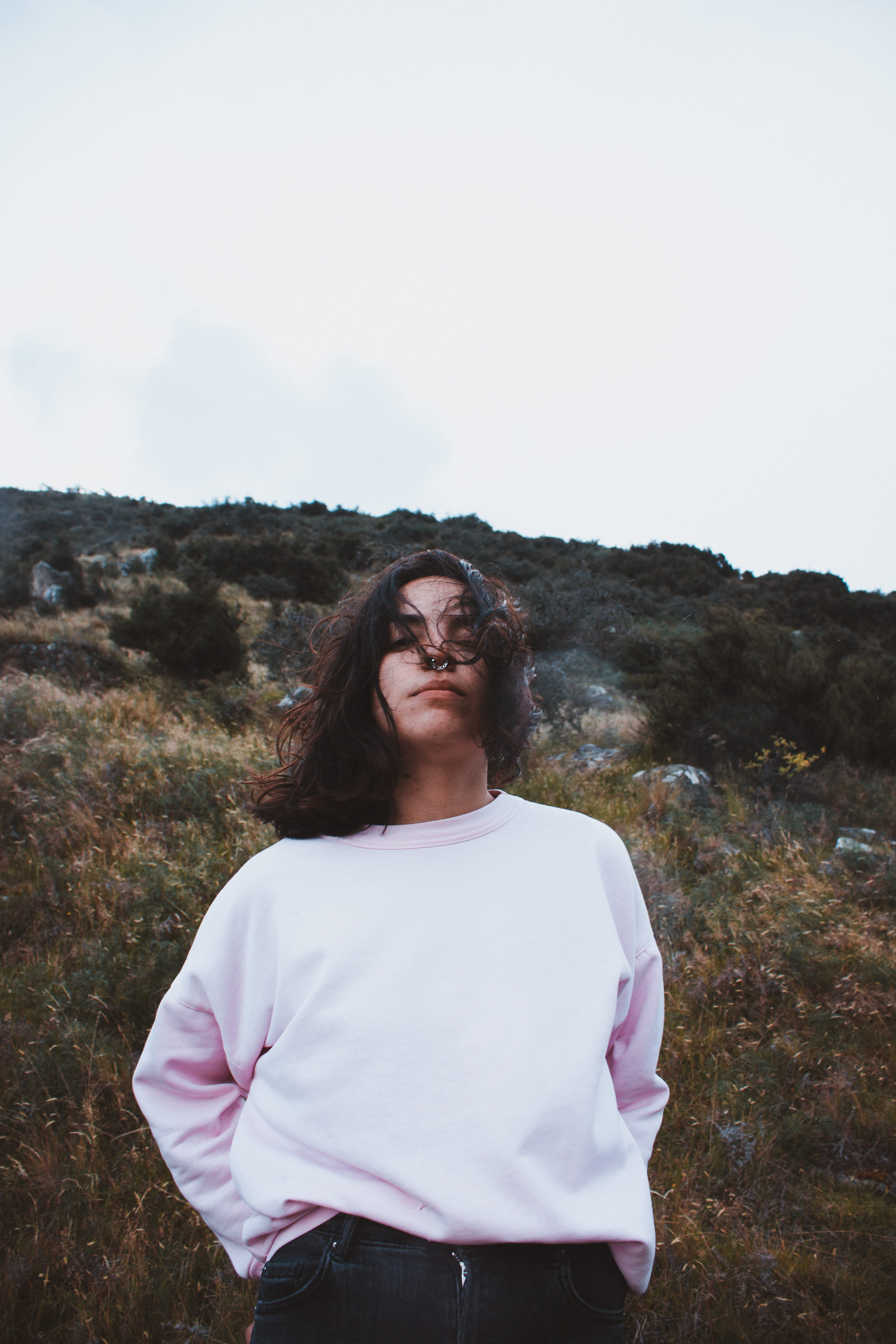 young women, mountains, portrait, beautiful, new zealand, waist up, casual clothing, nature, style, outdoors, leisure activity, front view, photography, Phone HD Wallpaper