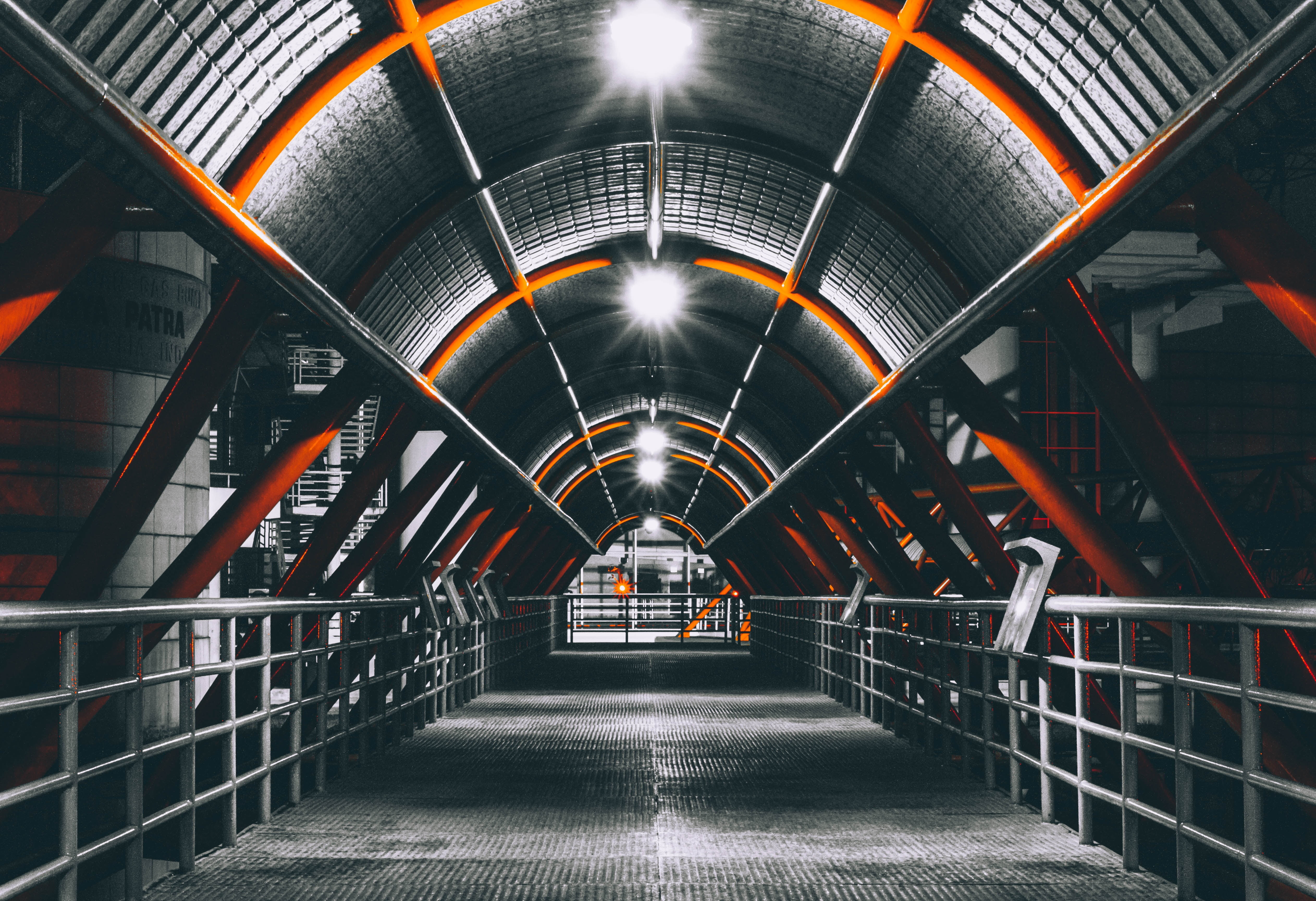 light - Natural Phenomenon, subway Station, modern, no People, metal, indoors, connection, bridge, architecture, construction Industry, speed, subway Train, HD Wallpaper