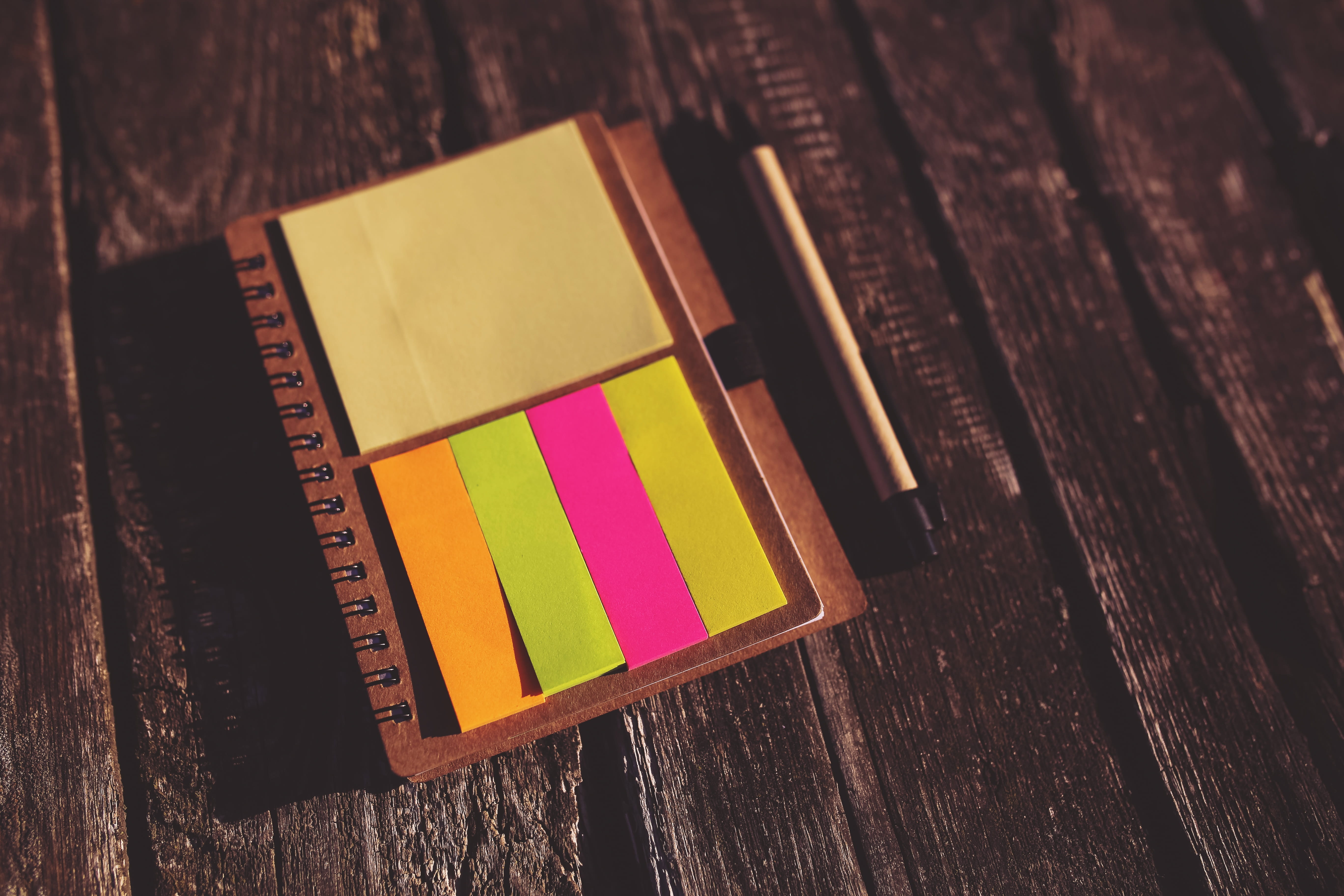 text, colorful, orange, publication, focus on foreground, office, indoors, reminder, communication, pink, selective focus, sticky, adhesive note, high angle view, HD Wallpaper