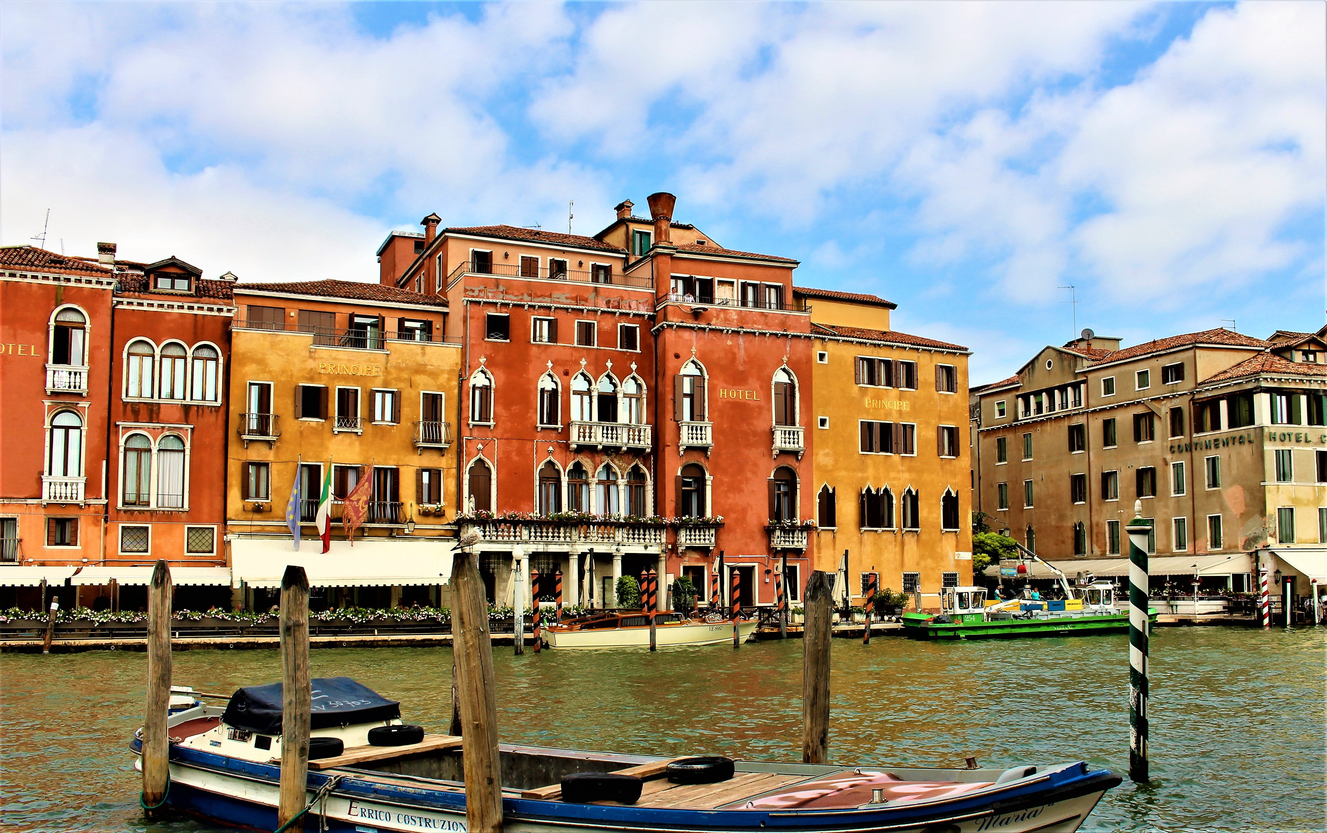 gondola - traditional boat, colorful, picturesquely, italy, travel, outdoor, boat, building exterior, old, outdoors, nature, wooden post, built structure, HD Wallpaper
