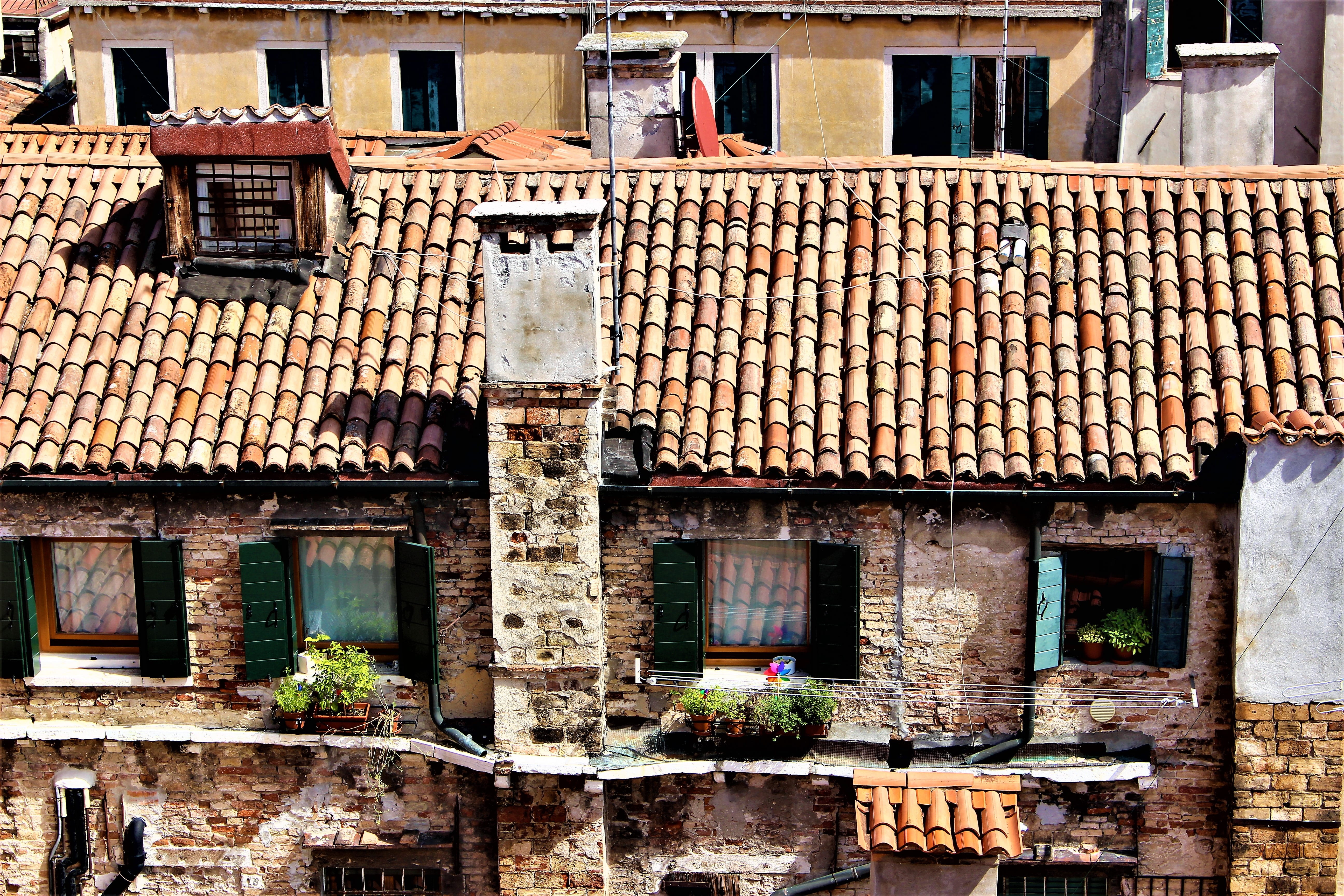 outdoors, italy, buildings, beautiful house, tile, roofing, photo, street view, balcony, picturesquely, facade, city, chimneys, tiled roof, taknock, takås, HD Wallpaper