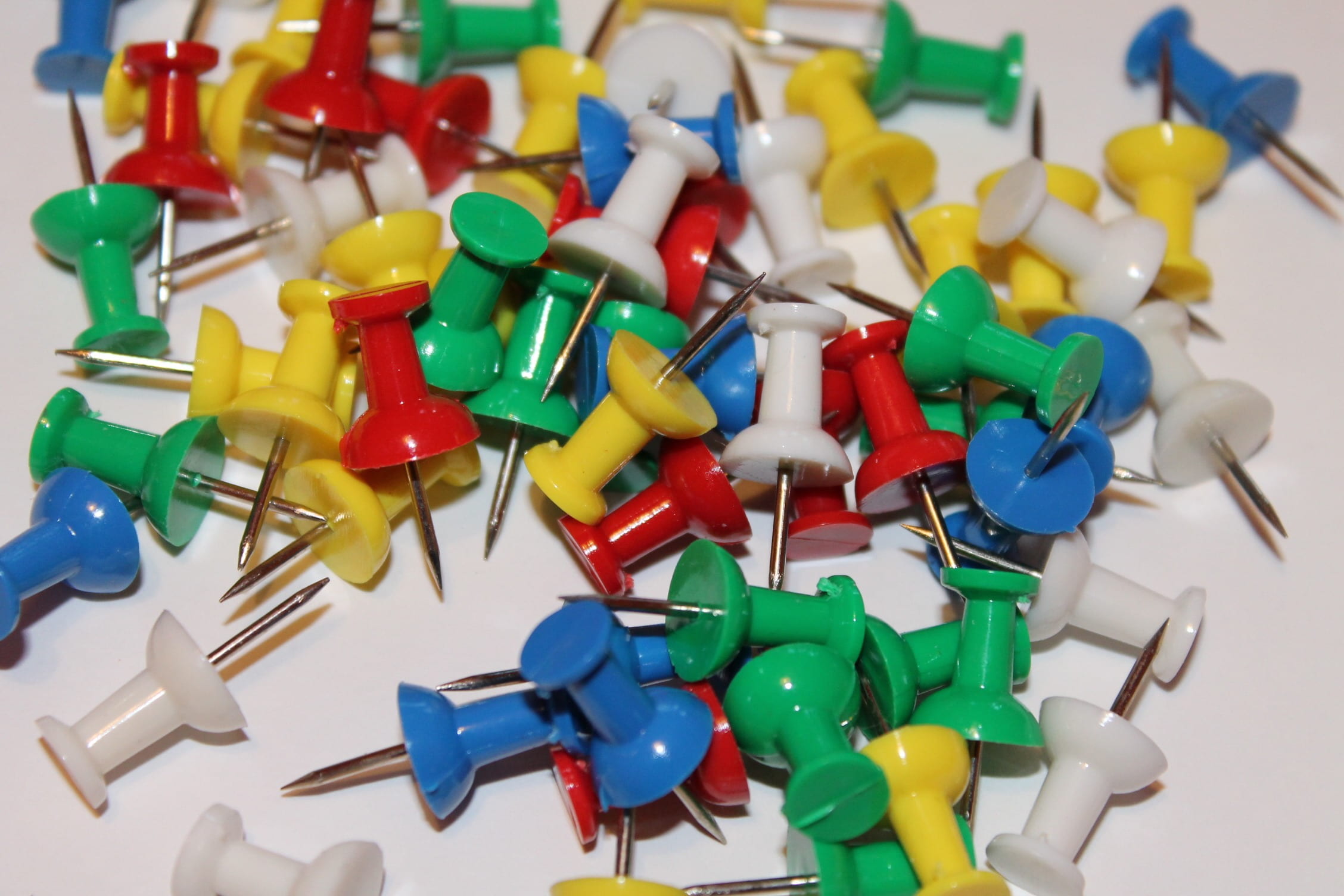 office, green, organization needle, no people, variation, pointed, focus on foreground, 1080P, multi colored, close-up, thumbtack, yellow, red, needles, HD Wallpaper