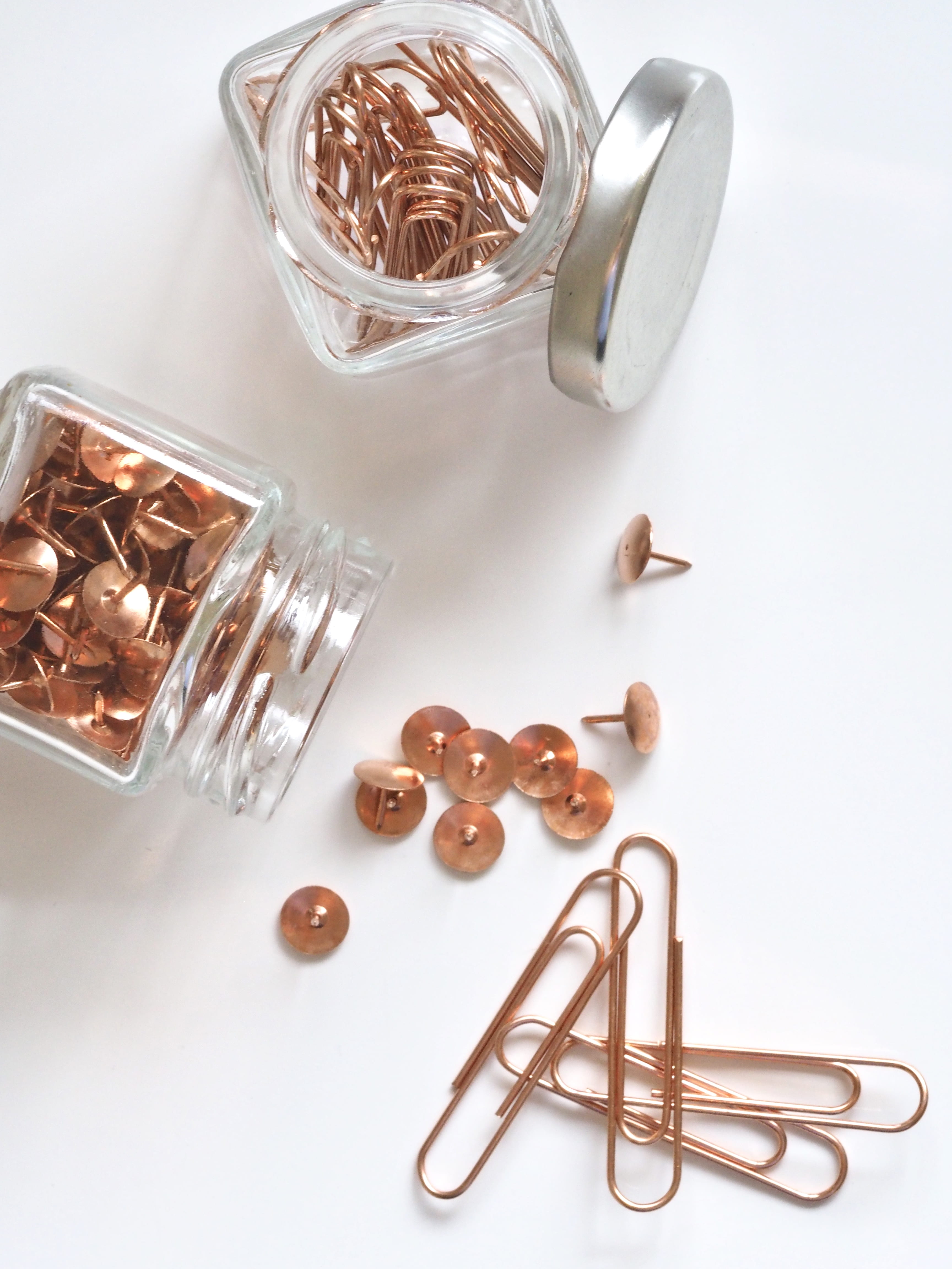 copper, still life, close-up, white background, glass - material, paper clips, household equipment, indoors, clips, variation, drinking glass, rose gold, Phone HD Wallpaper