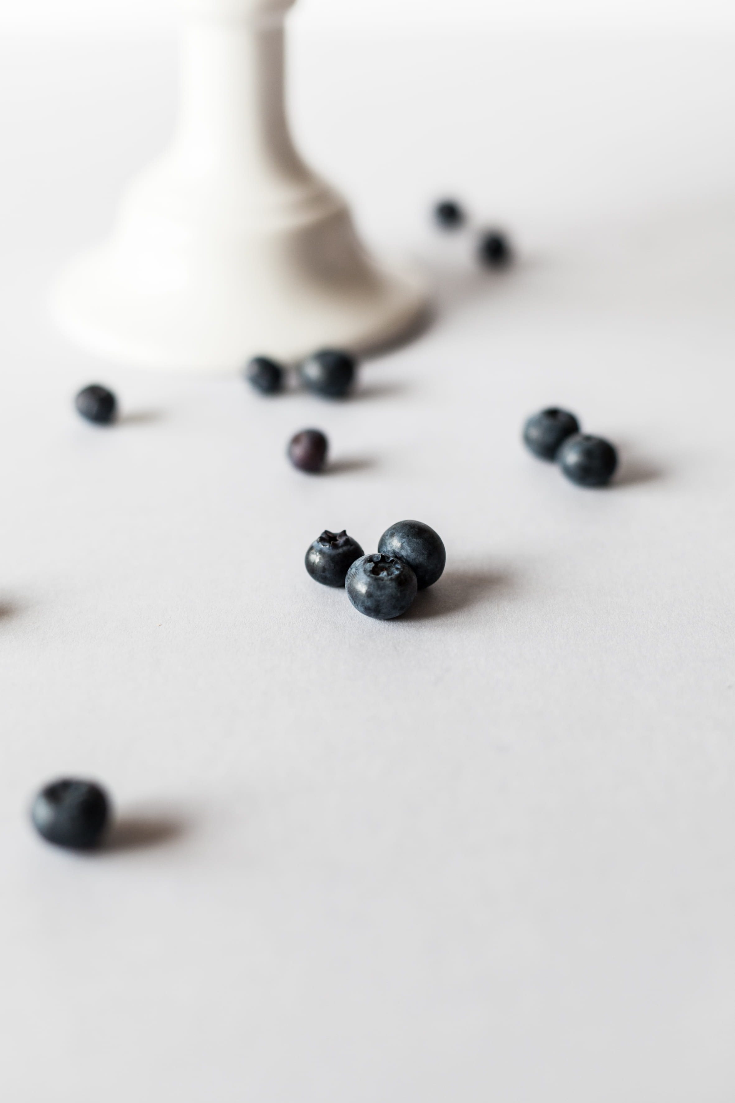 photo, blueberry, group of objects, closeup, selective, 2K, photography, seed, studio shot, berry fruit, beads, white background, focus, close-up, healthy eating, Phone HD Wallpaper
