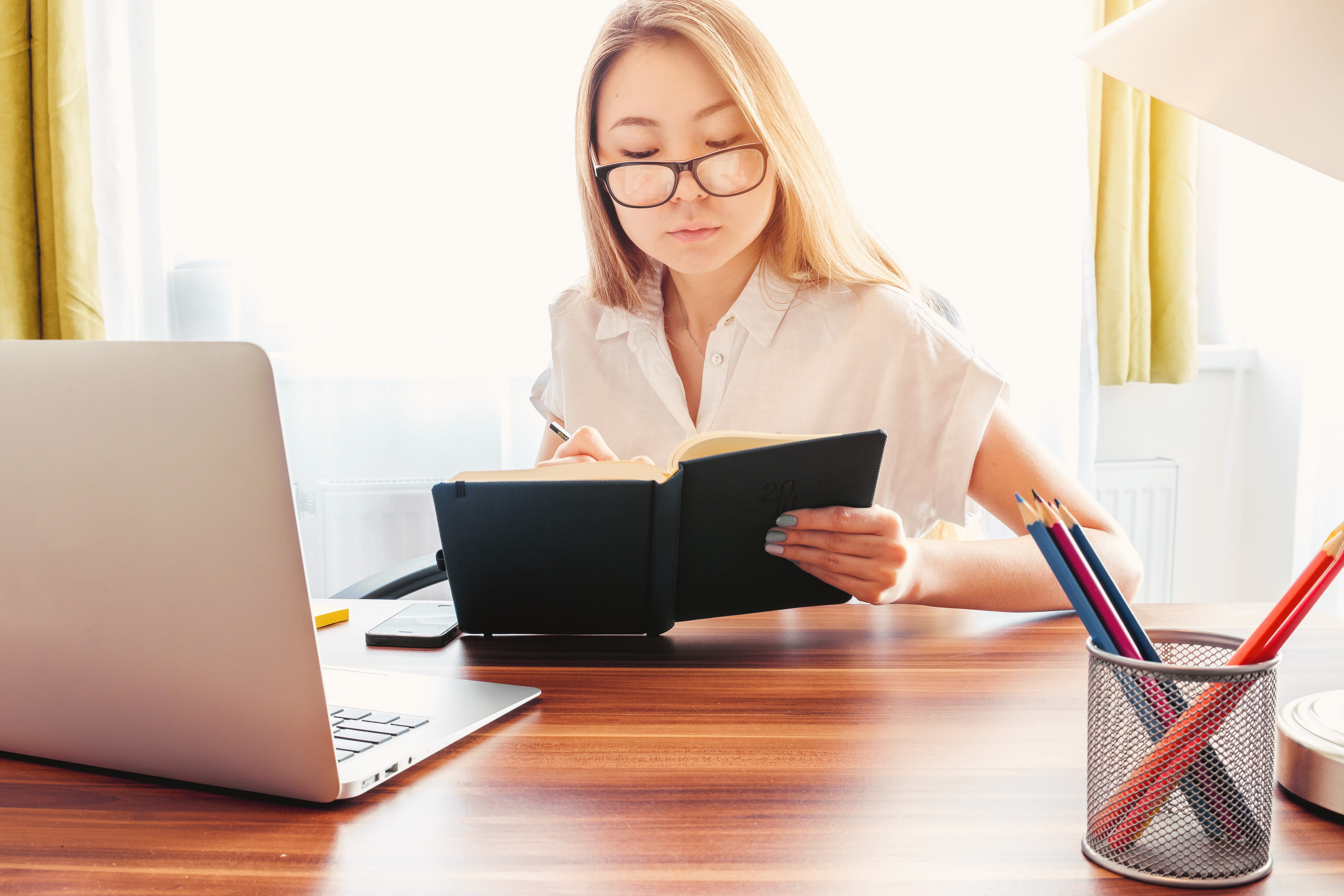 one person, women, hairstyle, communication, hair, adult, laptop, woman, office, using laptop, connection, diary, notes, business, indoors, 5K, eyeglasses, HD Wallpaper