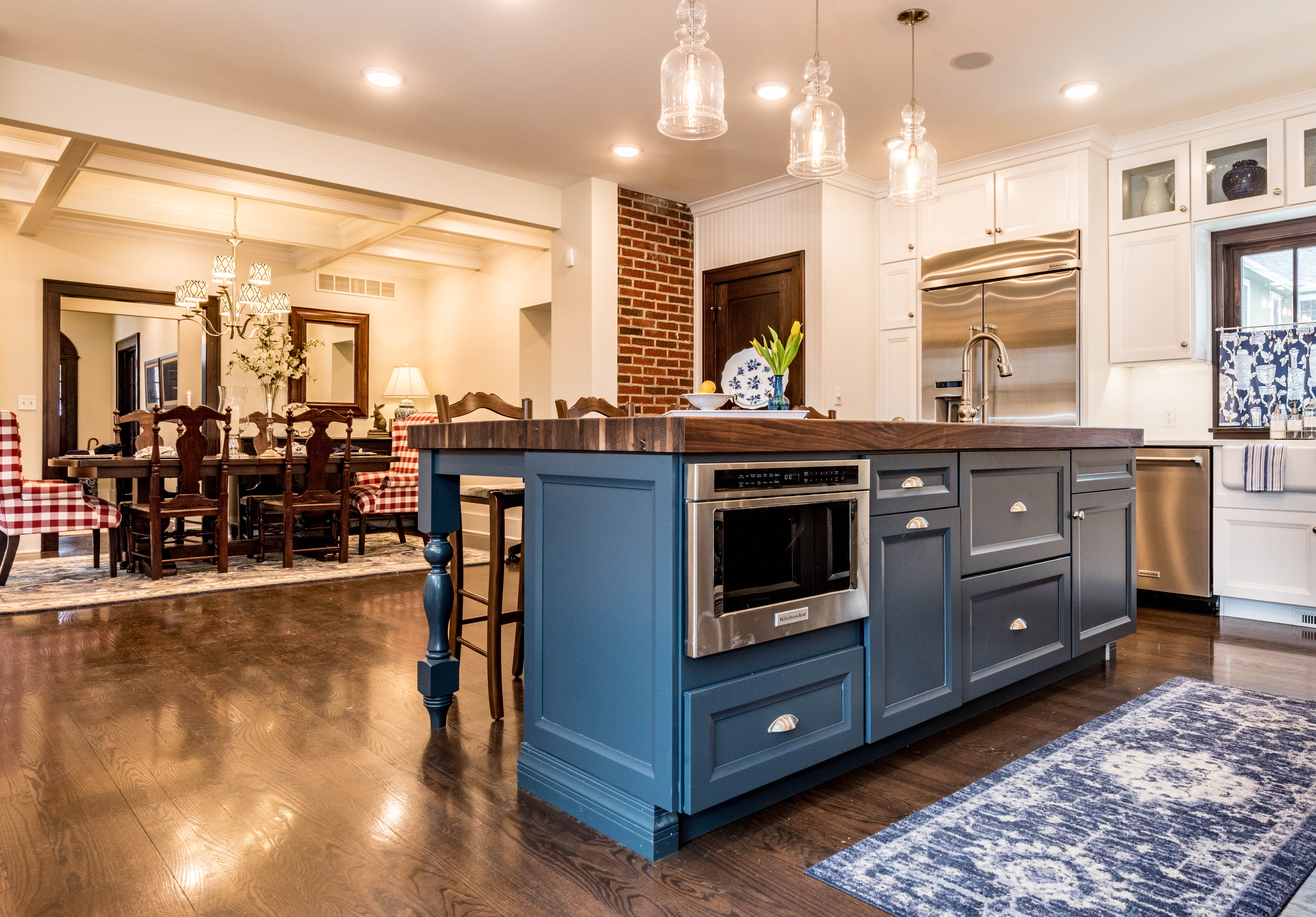 microwave, hardwood floor, stove, modern, home showcase interior, home interior, flooring, tiled floor, cabinet, domestic kitchen, built structure, home, HD Wallpaper