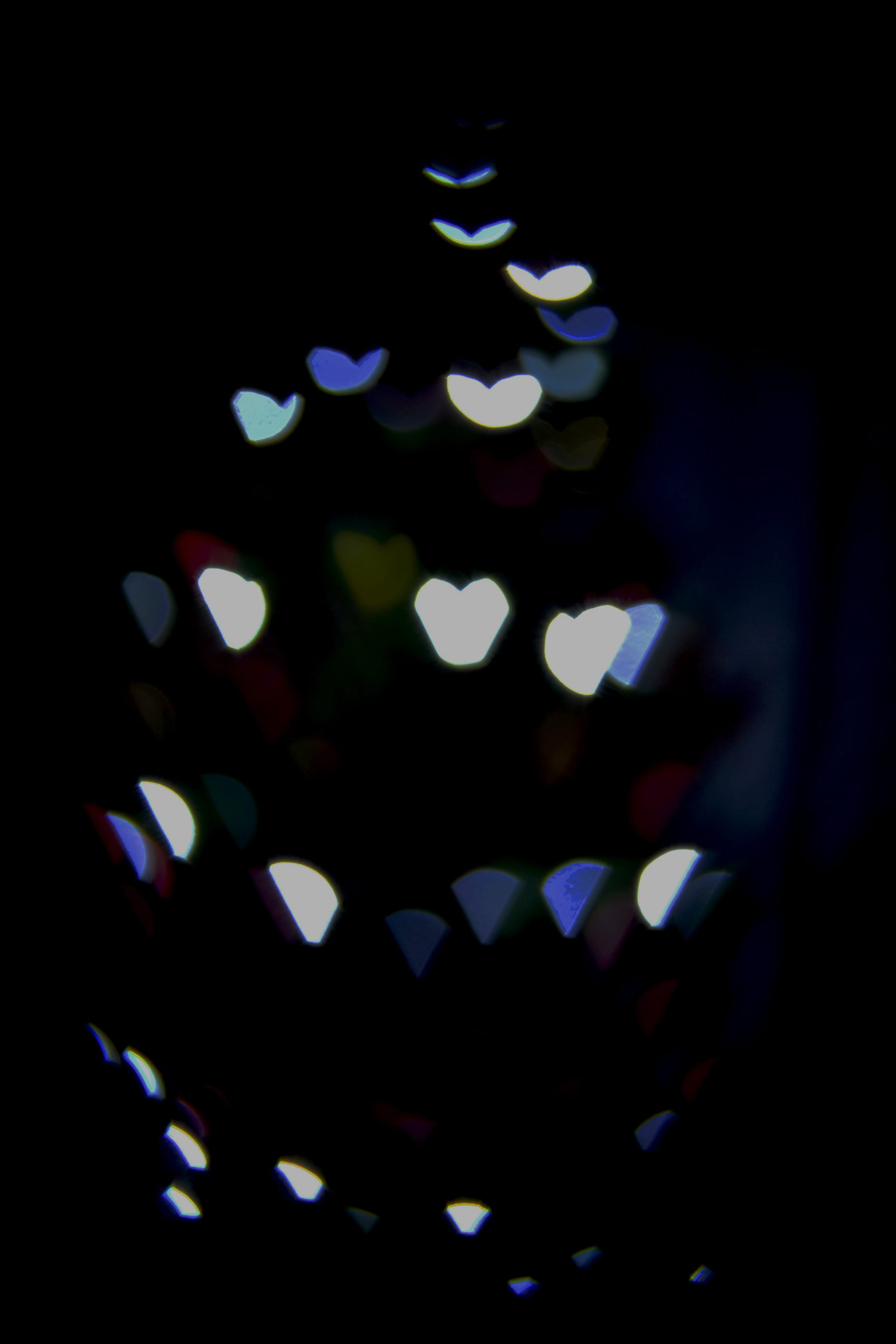 bokeh, lighting equipment, nightlife, abstract, christmas, photo, christams tree, electricity, black background, bouble, close-up, hearts, multi colored, Phone HD Wallpaper