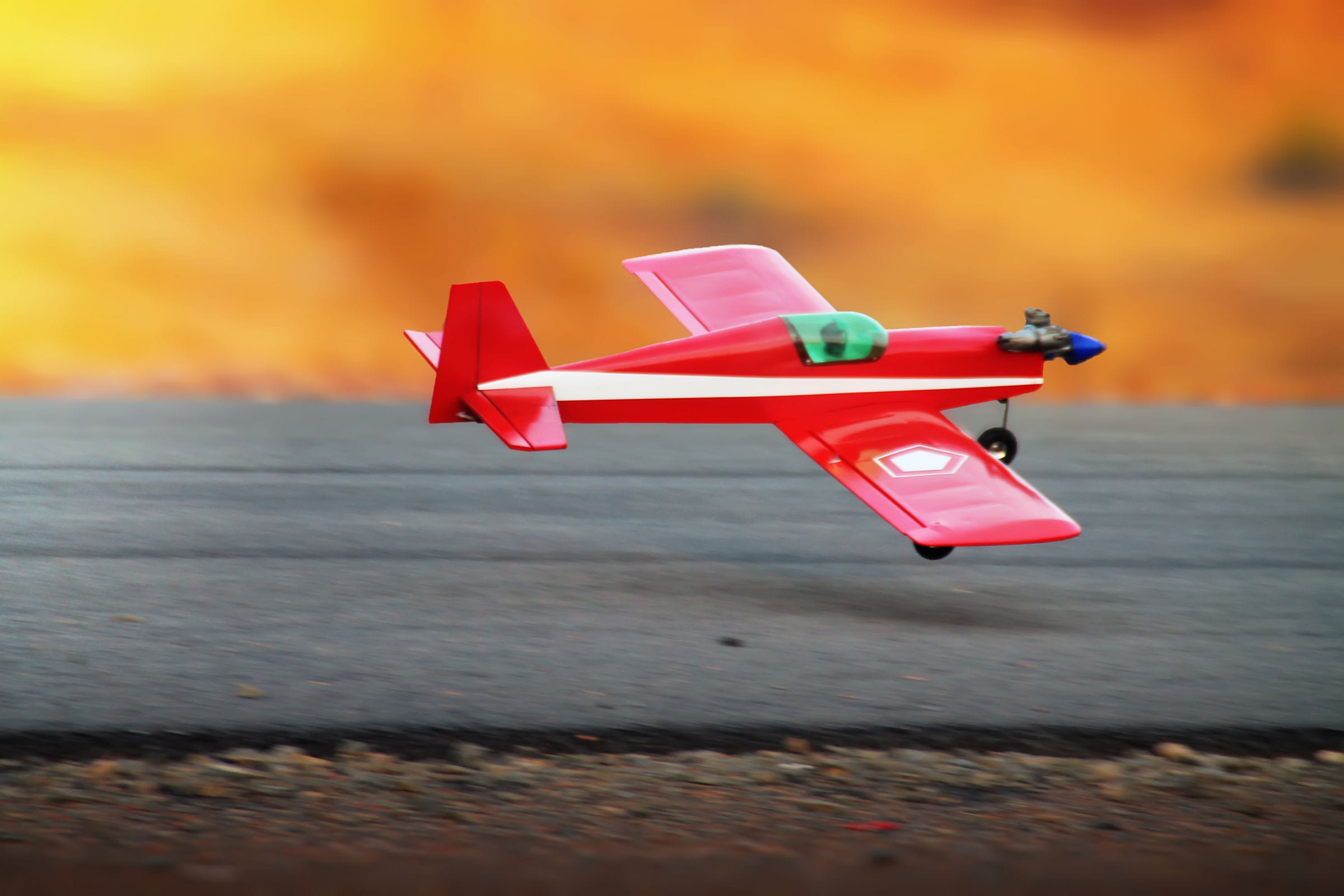 mode of transportation, focus on foreground, on the move, outdoors, flying, speed, fly, remote, sky, toy, day, nature, motion, sunset, representation, airplane, HD Wallpaper