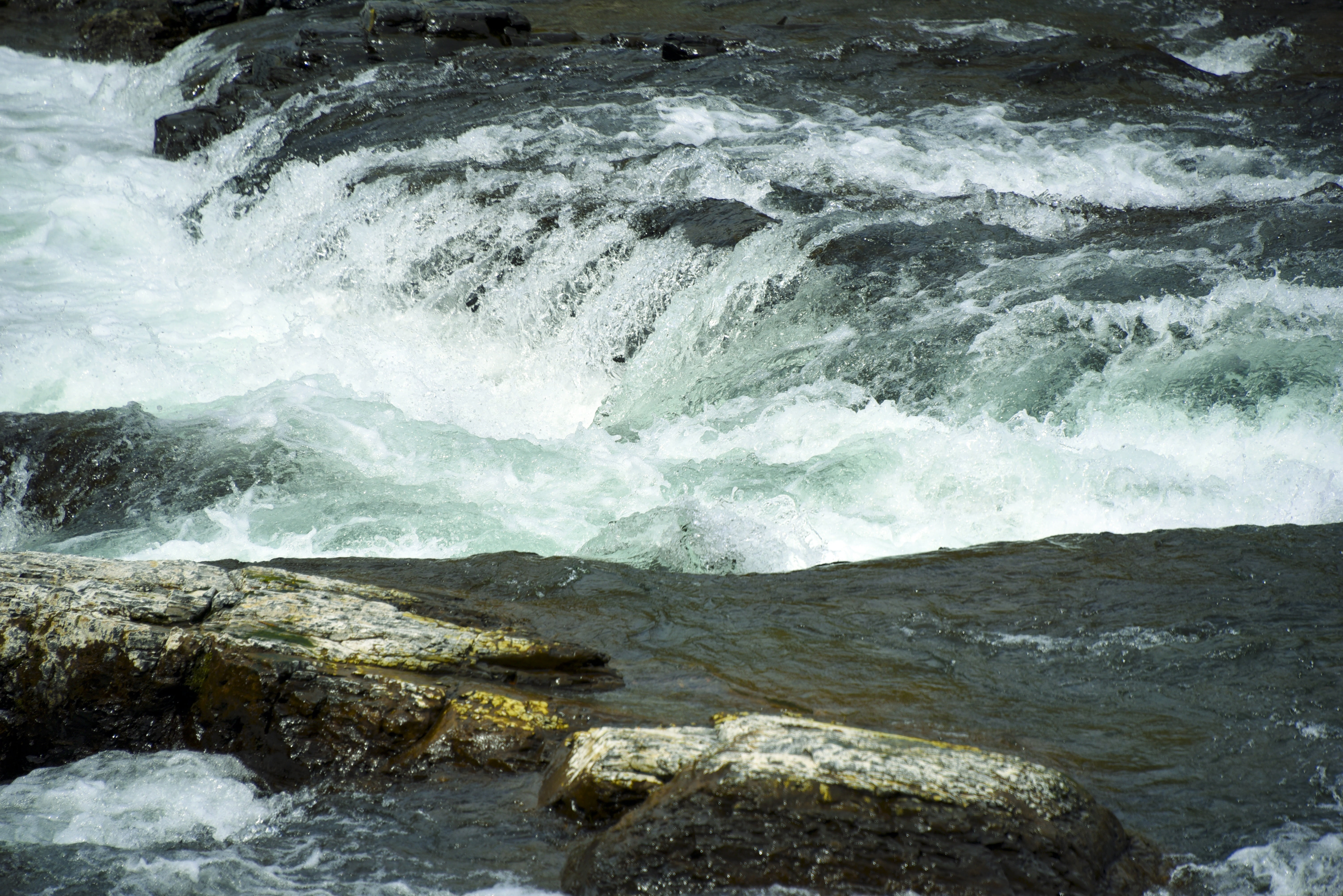 day, wet, aquatic sport, nature, beauty in nature, rock - Object, turbulent, splashing, power in nature, flowing water, land, rock, motion, river, wave, HD Wallpaper
