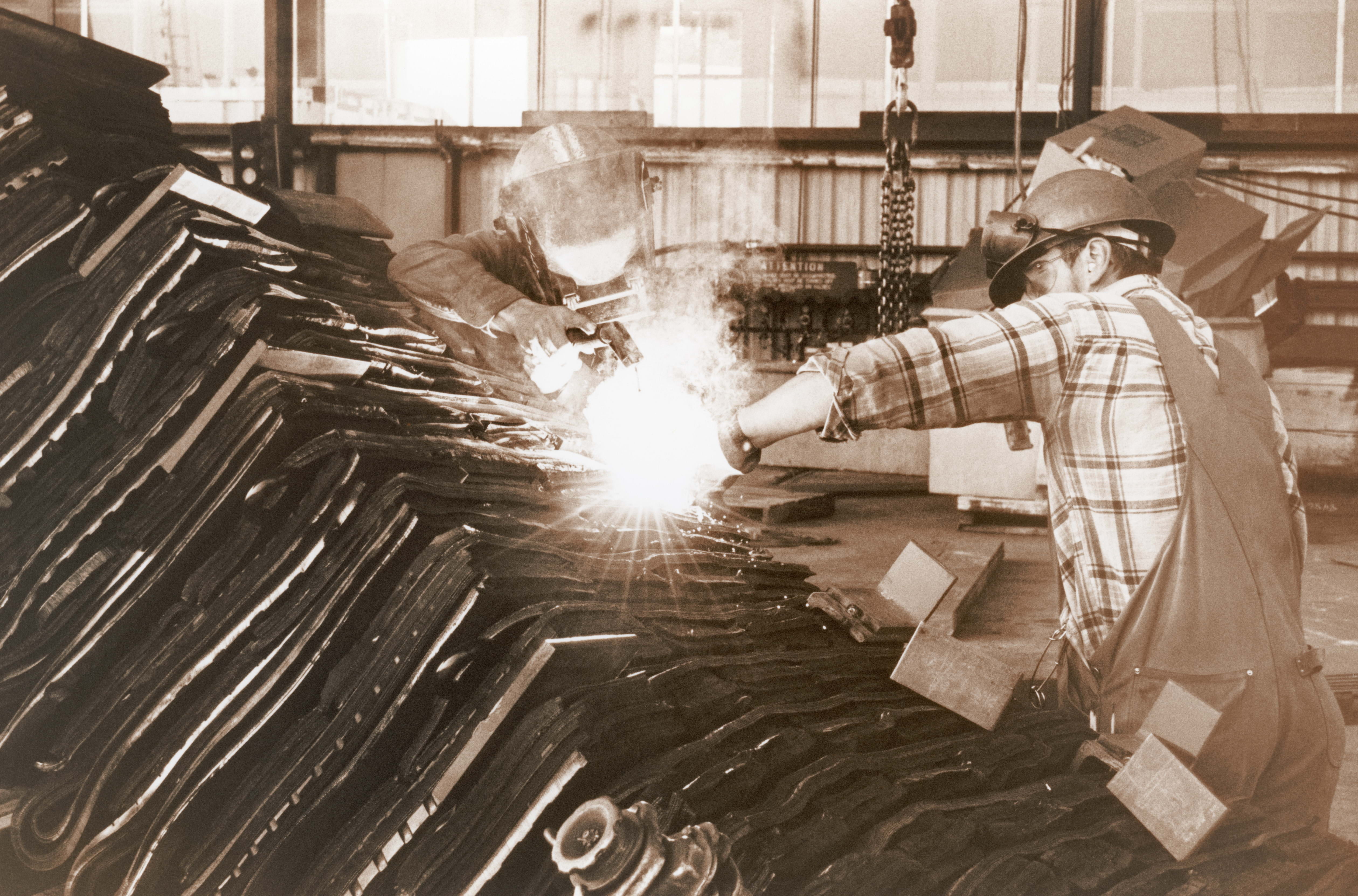 manufacturing, metal industry, engineer, machinery, males, job - Religious Figure, day, real people, industry, lens flare, helmets, men, welding, welders, HD Wallpaper