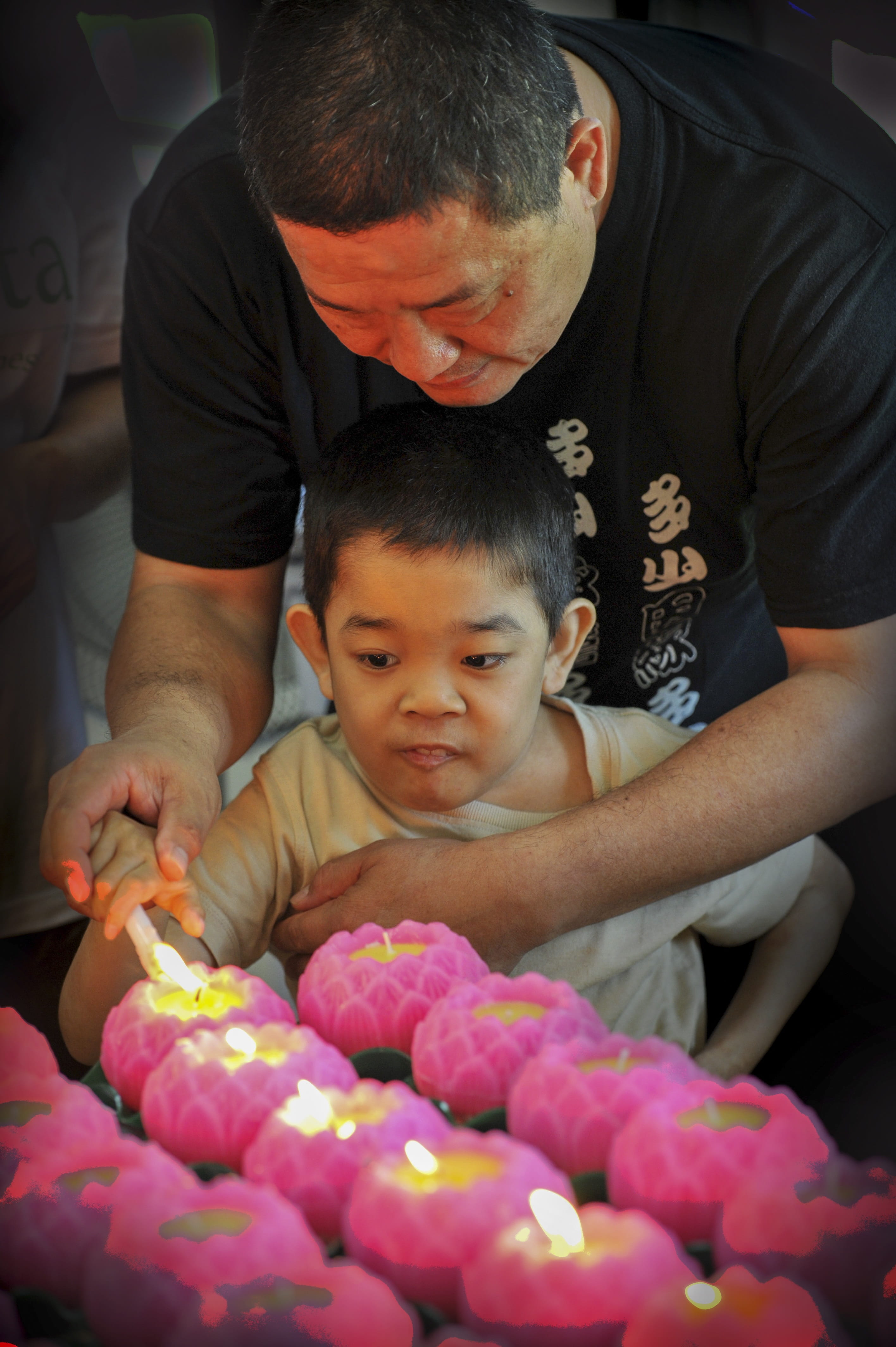 buddhist, hope, togetherness, making aspiration, 4K, autistic child, spiritual, parent, lighting candles, family with one child, men, candlelight, celebration, Phone HD Wallpaper