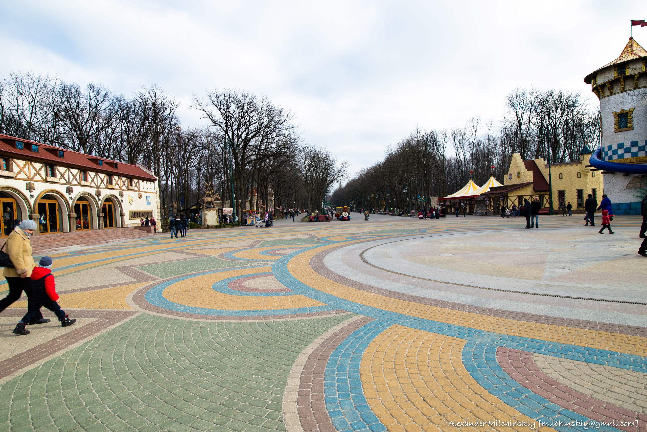 park, adult, incidental people, architecture, town Square, Ukraine, gorkypark, women, famous Place, sport, photos, travel Destinations, city, leisure activity, HD Wallpaper