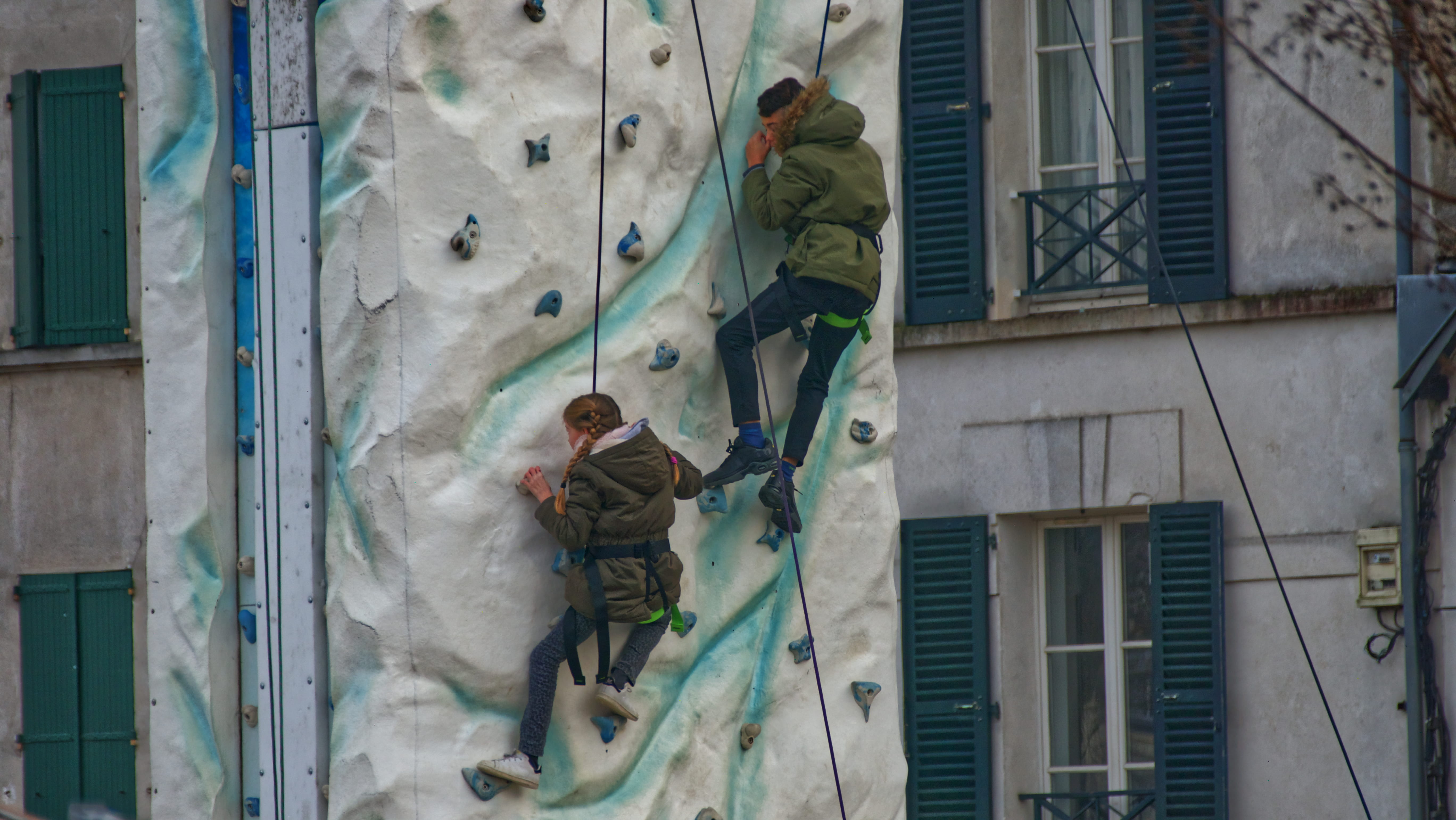 safety harness, 2 rue du chemin de fer, lagny-sur-marne, people, men, climbing, standing, occupation, protection, built structure, headwear, adult, males, HD Wallpaper