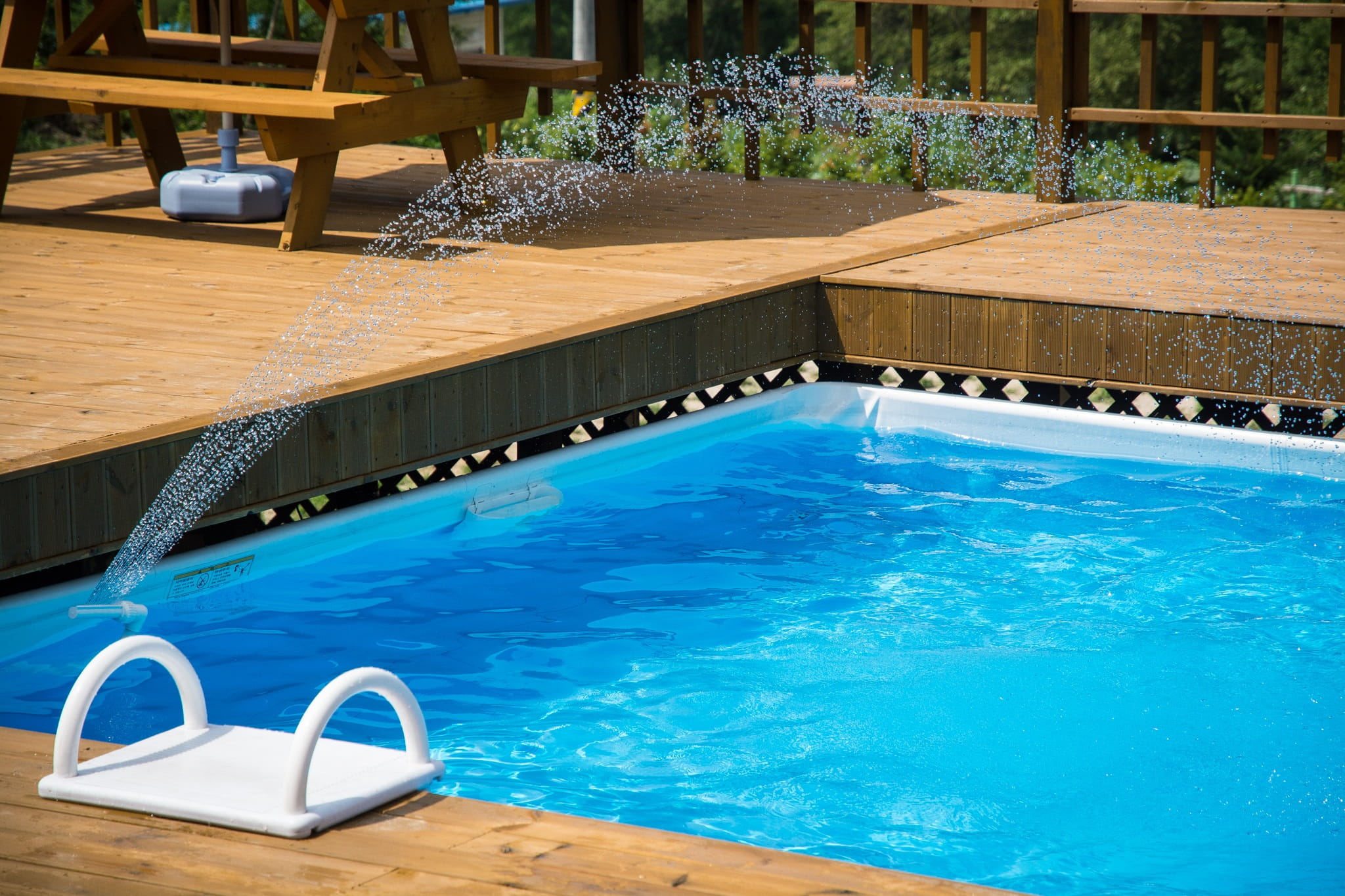 white, wood - material, swimming pool, swimming, poolside, food and drink, spa, 1080P, blue, lounge chair, summer, no people, outdoors, wealth, refreshment, HD Wallpaper