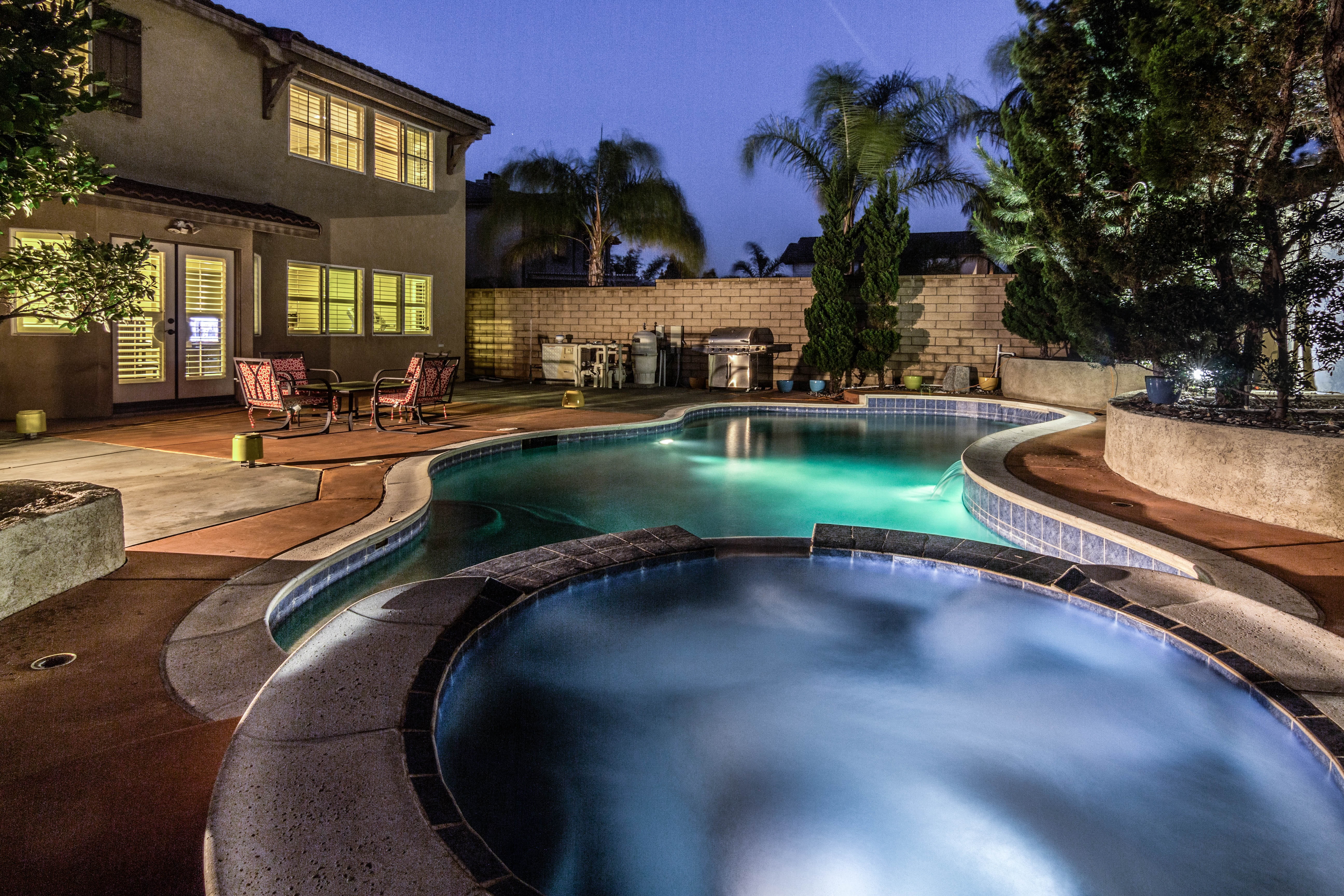 architecture, tree, jamestown, fontana, swimming pool, dusk, plant, night shot, 5K, outdoors, nature, no people, night, illuminated, wealth, luxury, residential district, HD Wallpaper