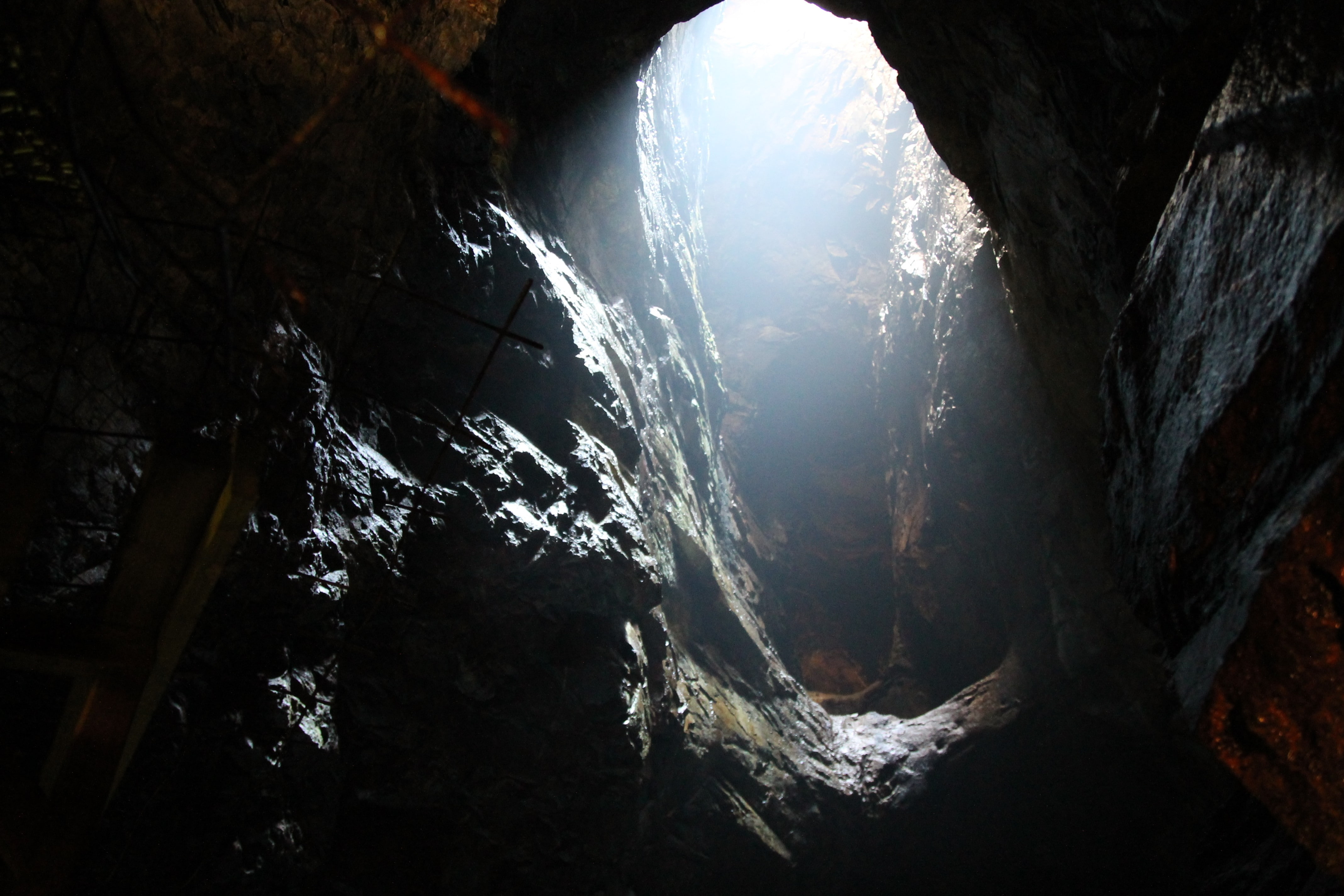 tranquil scene, scenics - nature, dark, no people, geology, mountain, non-urban scene, outdoors, 4K, land, sunlight, beauty in nature, cave cleva gruba sweden, HD Wallpaper