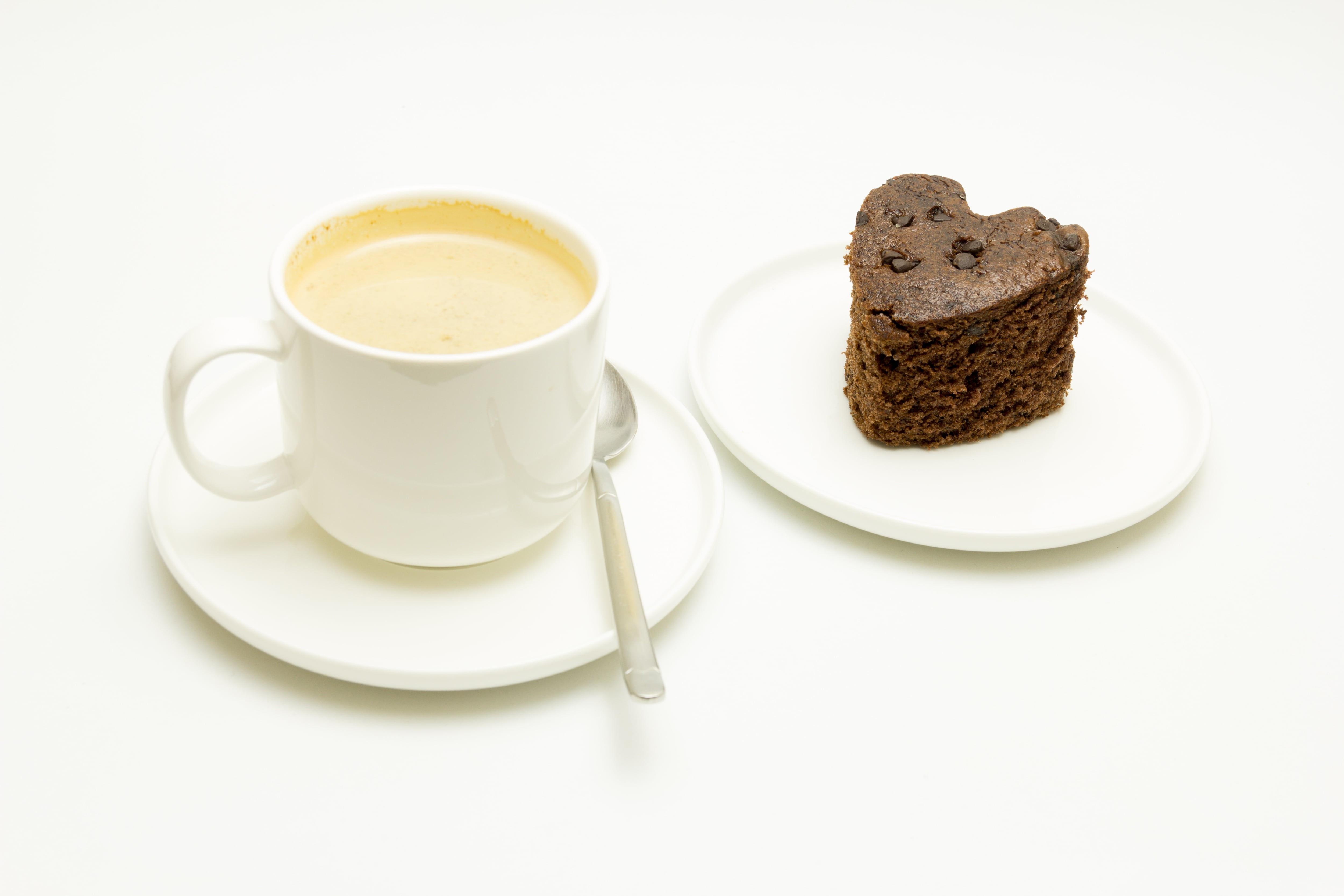 cup, breakfast, sponge cake, indoors, crockery, coffee cup, snack, saucer, eating utensil, 4K, coffee - drink, heart, coffee with milk, teaspoon, white background, HD Wallpaper