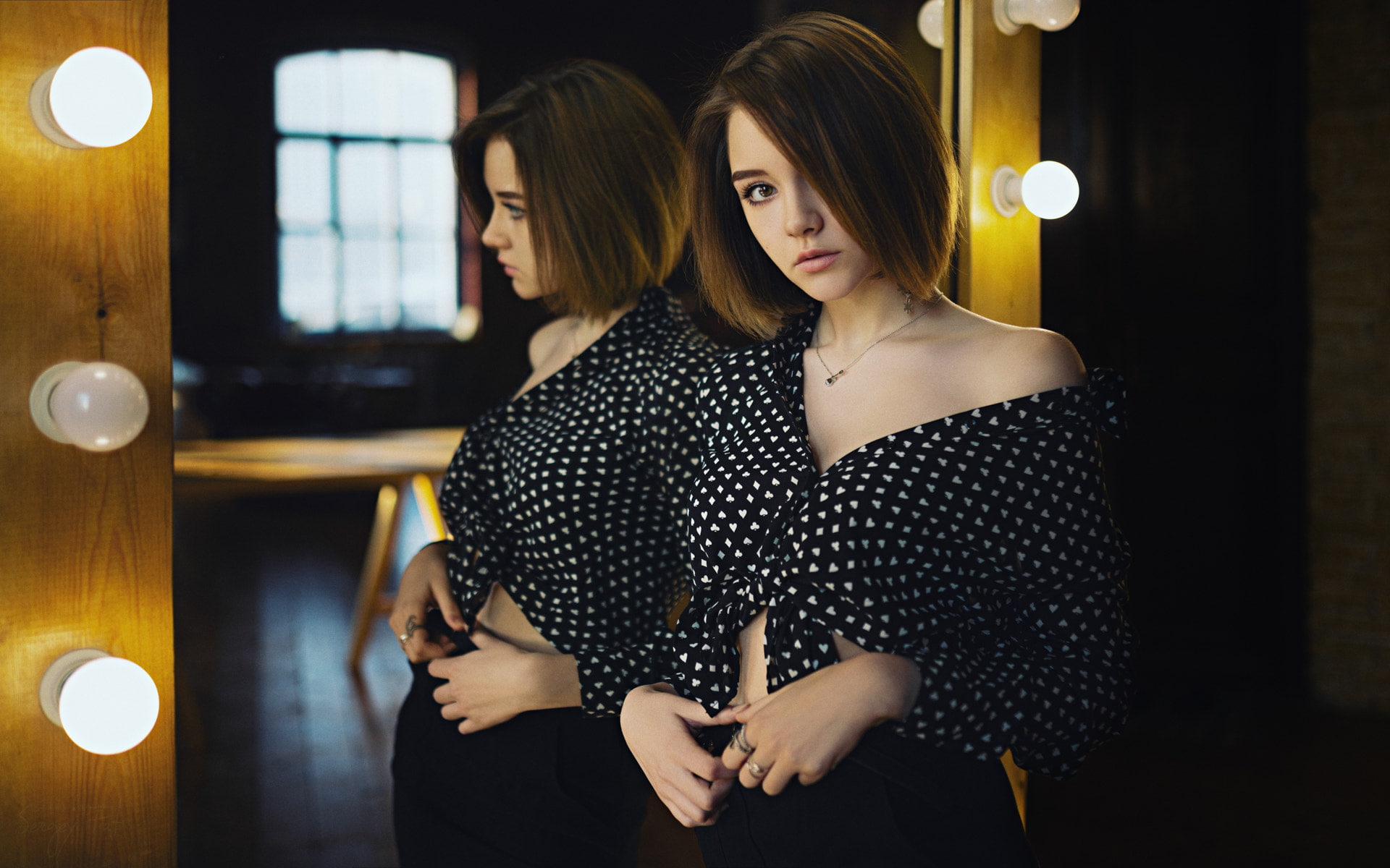 women, necklace, 1080P, reflection, Sergey Fat, portrait, light bulb, mirror, HD Wallpaper