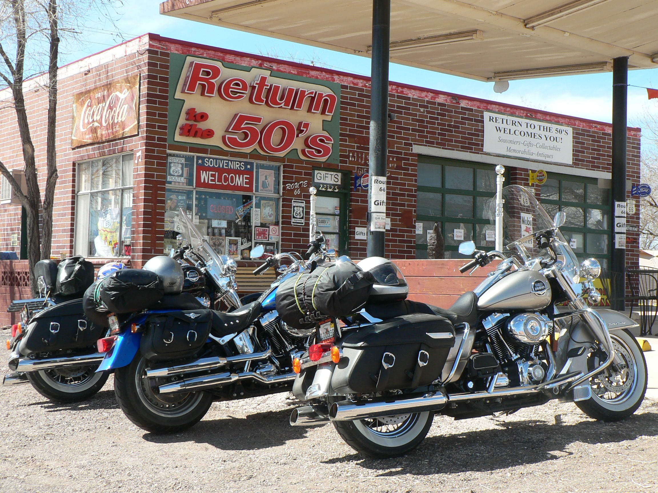 s, dom, nature, text, stationary, three, no people, outdoors, motorcycle, information sign, western script, parked, communication, store, building exterior, HD Wallpaper
