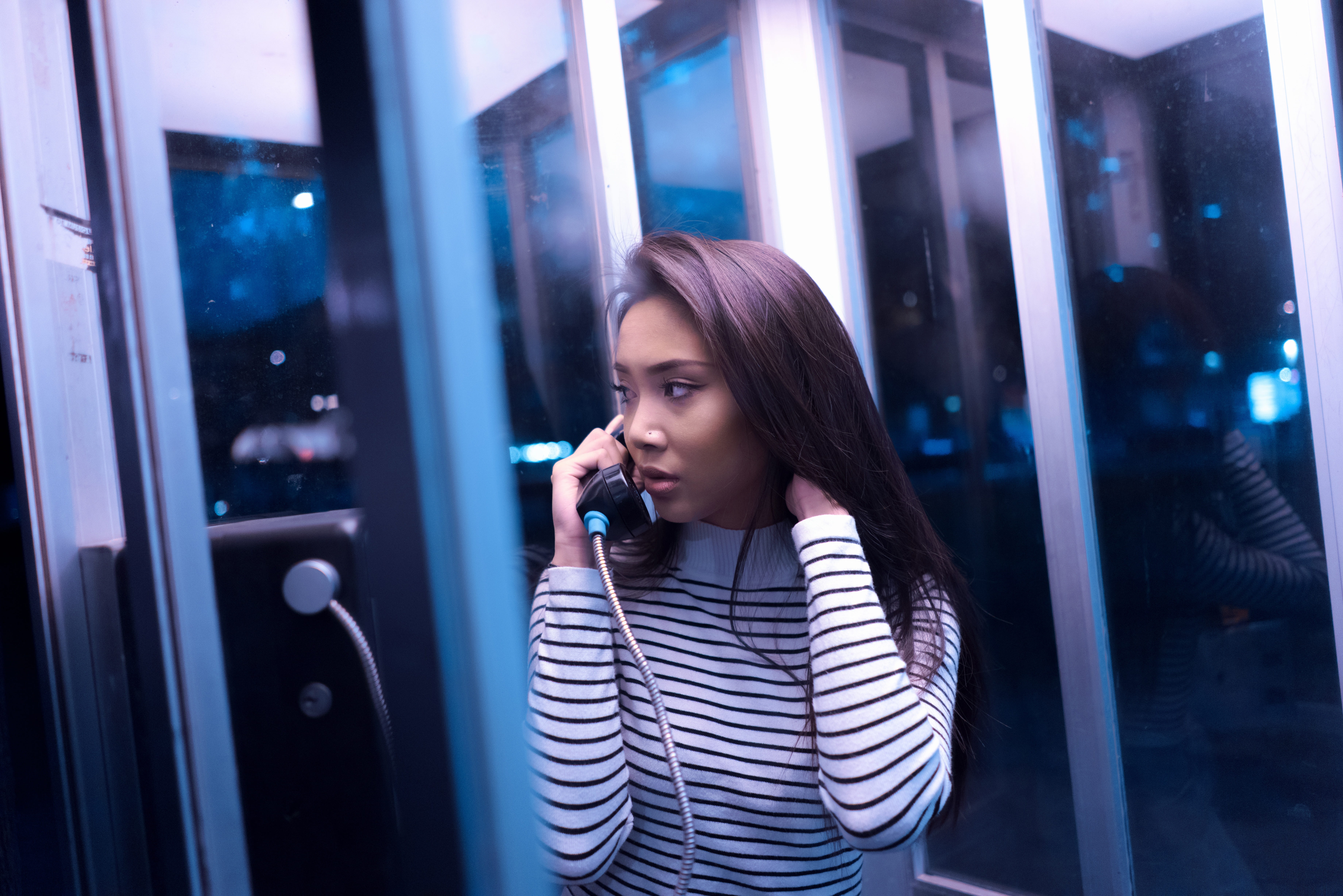 connection, waist up, 5K, young adult, one person, girl, inside, woman, reflection, people, business, casual clothing, telephone, technology, call, glass, HD Wallpaper