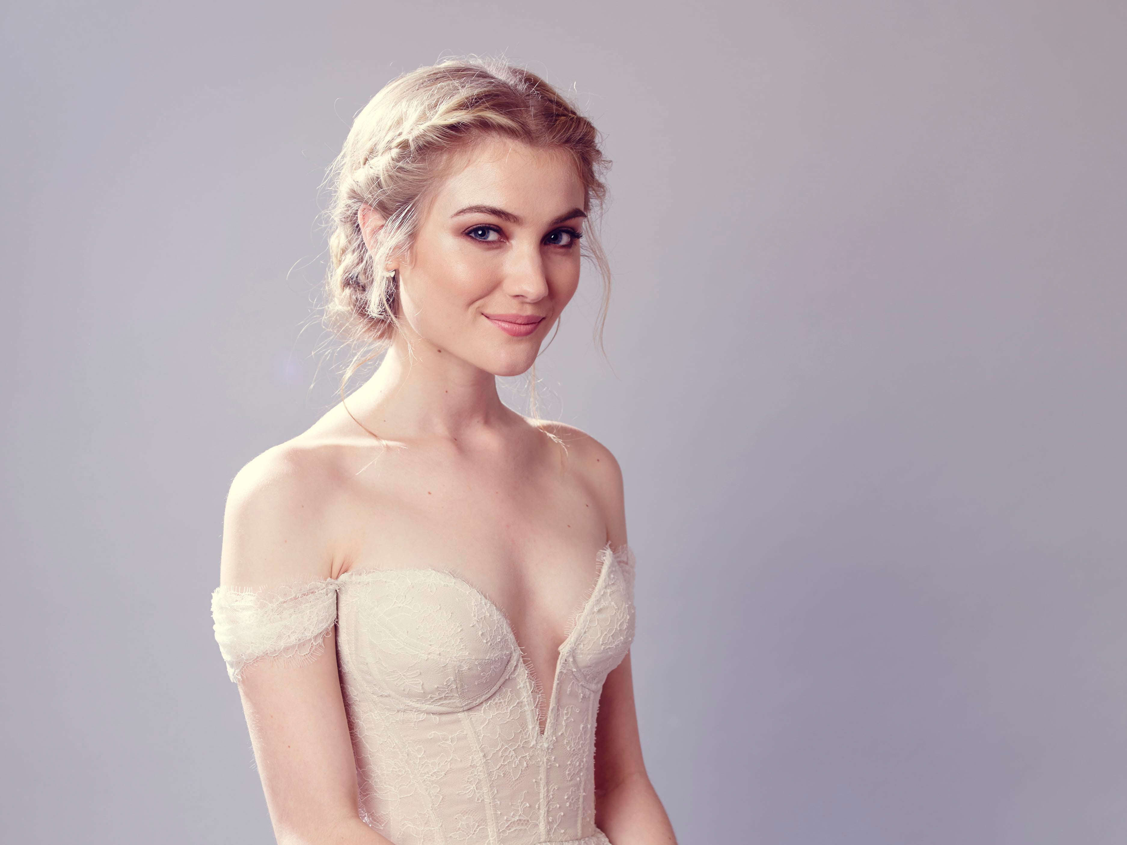 smiling, indoors, girls, women, adult, fashion, blond hair, young women, beauty, confidence, hd, off shoulder, 2K, celebrities, cute, studio shot, young adult, HD Wallpaper