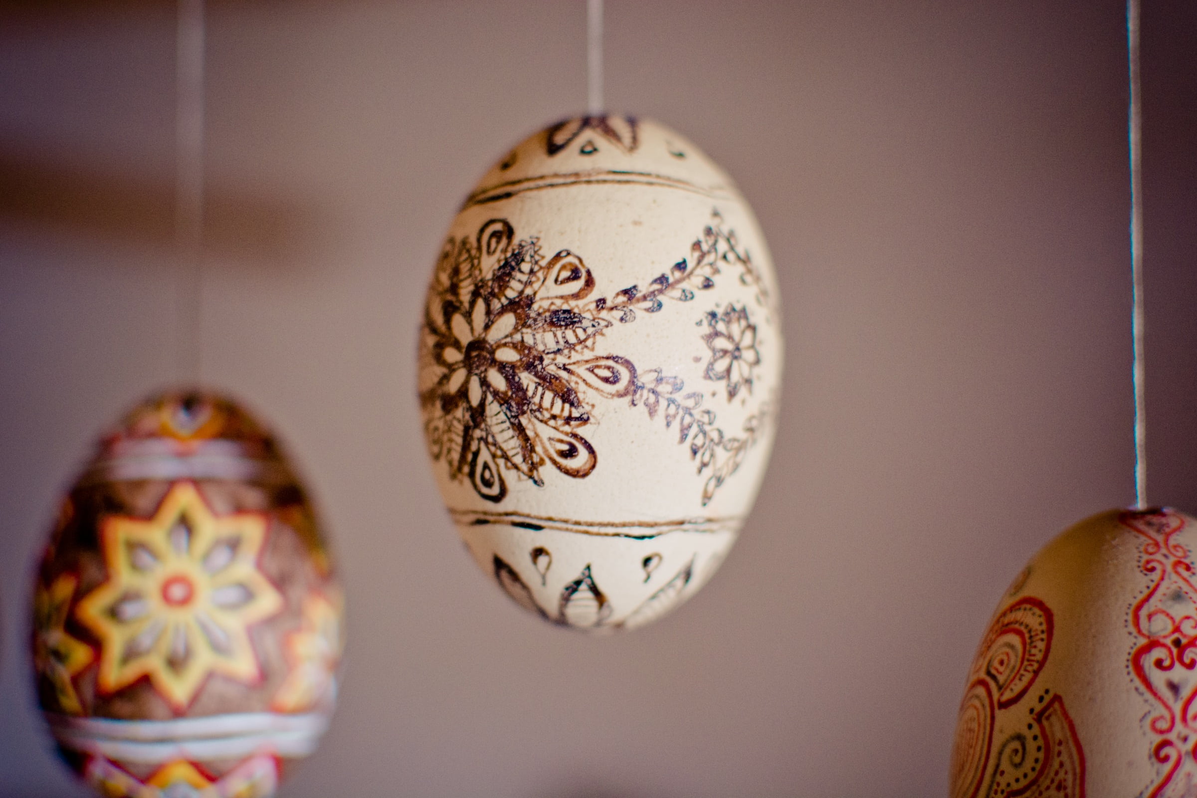 easter eggs, no people, floral pattern, food and drink, close-up, easter, event, 1080P, white, design, holiday, home interior, decorated, filigree, brown, HD Wallpaper