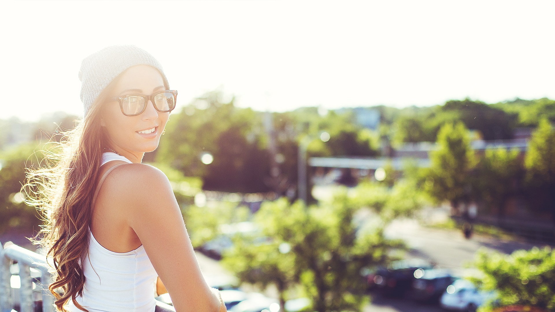 sunlight, 1080P, nerds, women, women with glasses, long hair, HD Wallpaper