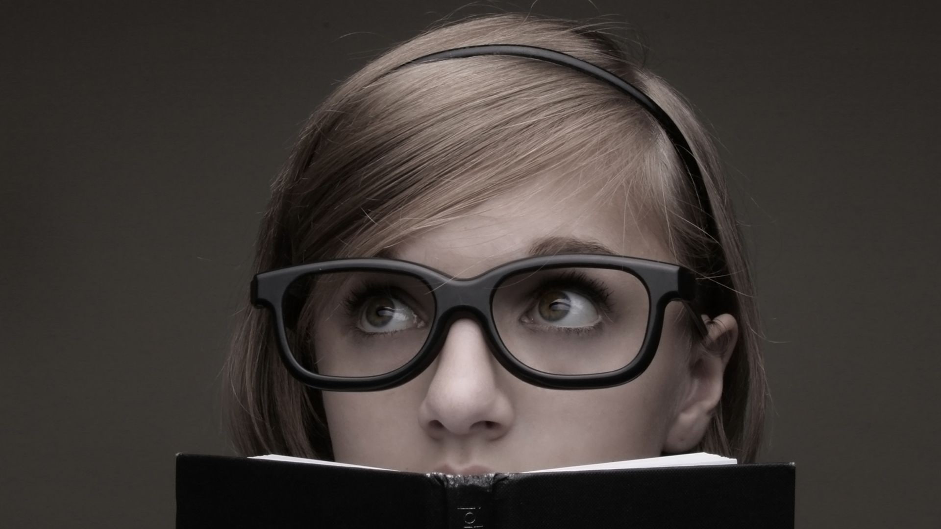 women, looking up, model, women with glasses, 1080P, books, nerds, HD Wallpaper