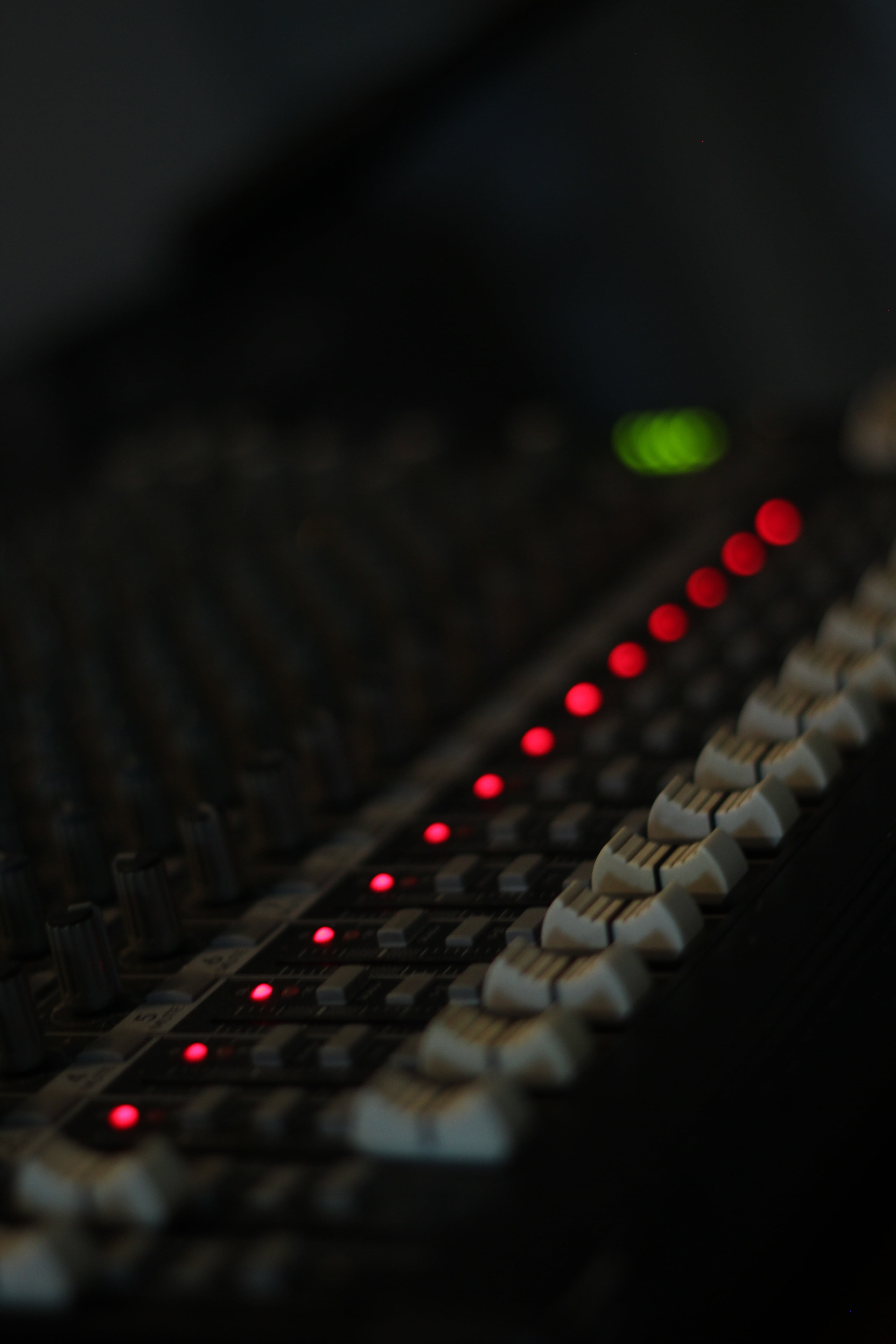 5K, mixer, team, electrical equipment, fader, technology, sound recording equipment, selective focus, keypad, audio equipment, electronics industry, studio, Phone HD Wallpaper