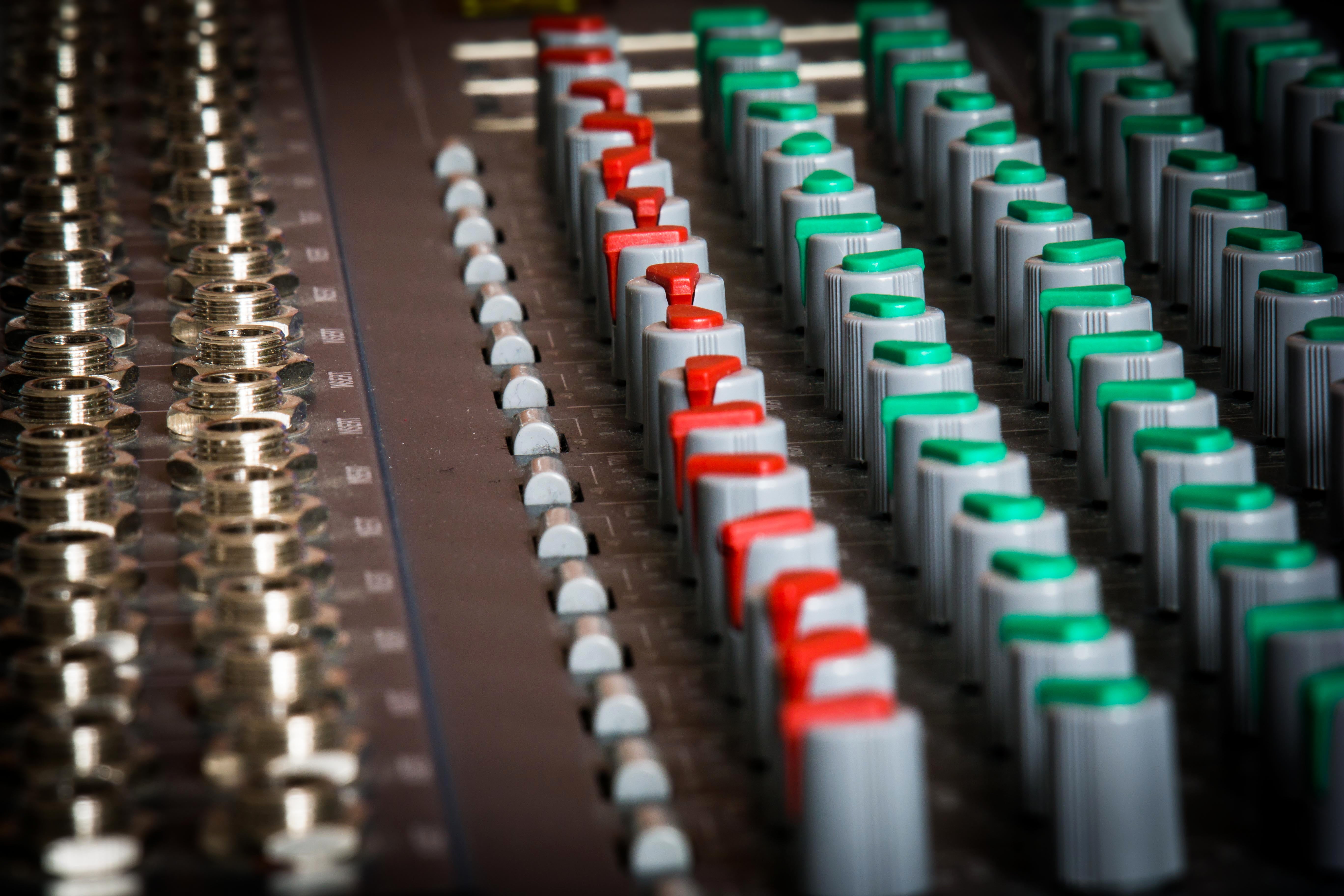 amplifier, arts culture and entertainment, full frame, in a row, industry, electrical equipment, audio Equipment, selective focus, mixer, close, electronics industry, HD Wallpaper