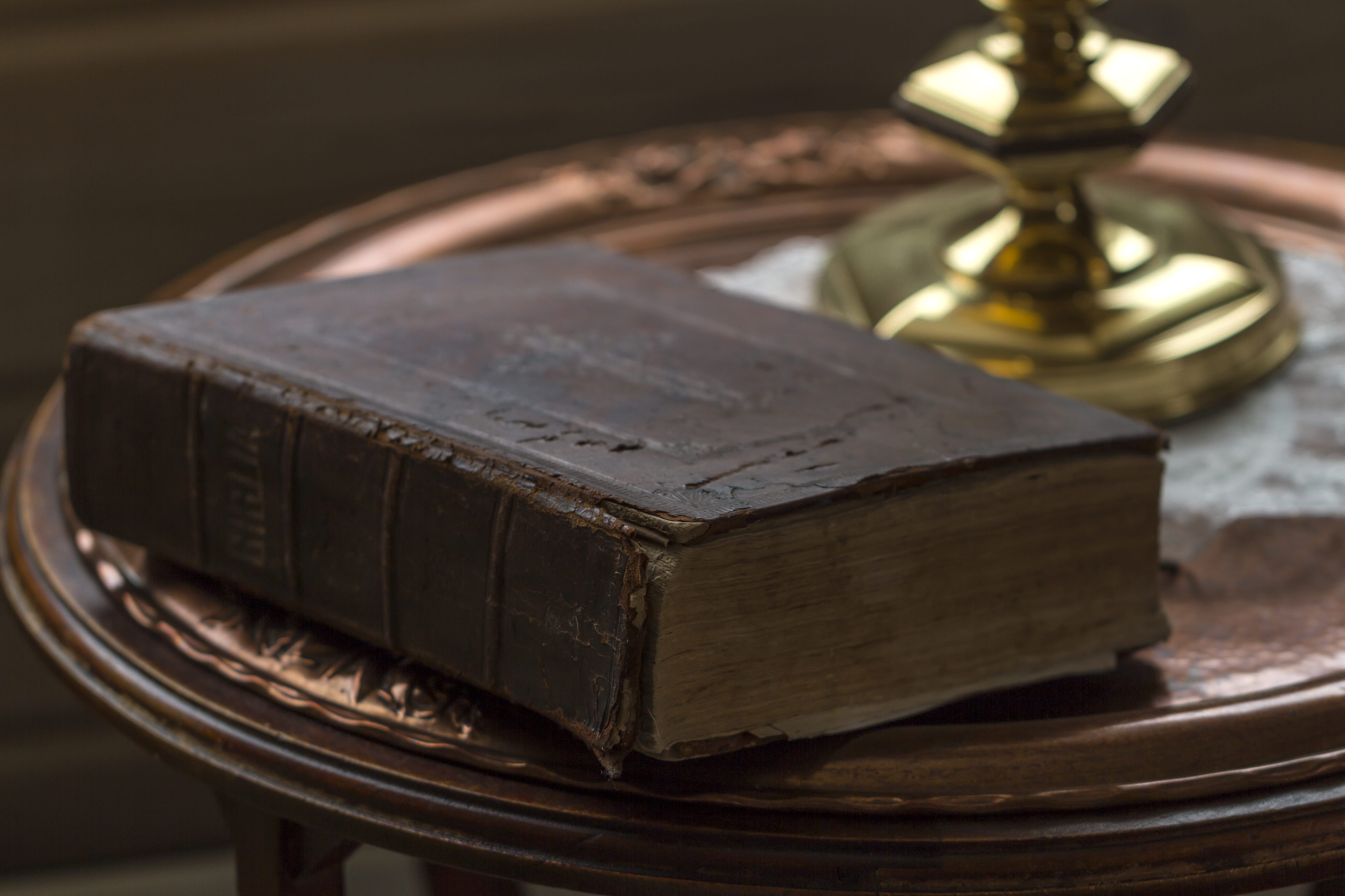 bible, setting, still life, cover, gold colored, paper, selective focus, jacket, dust, publication, metal, luxury, scriptures, close-up, book, solitude, HD Wallpaper