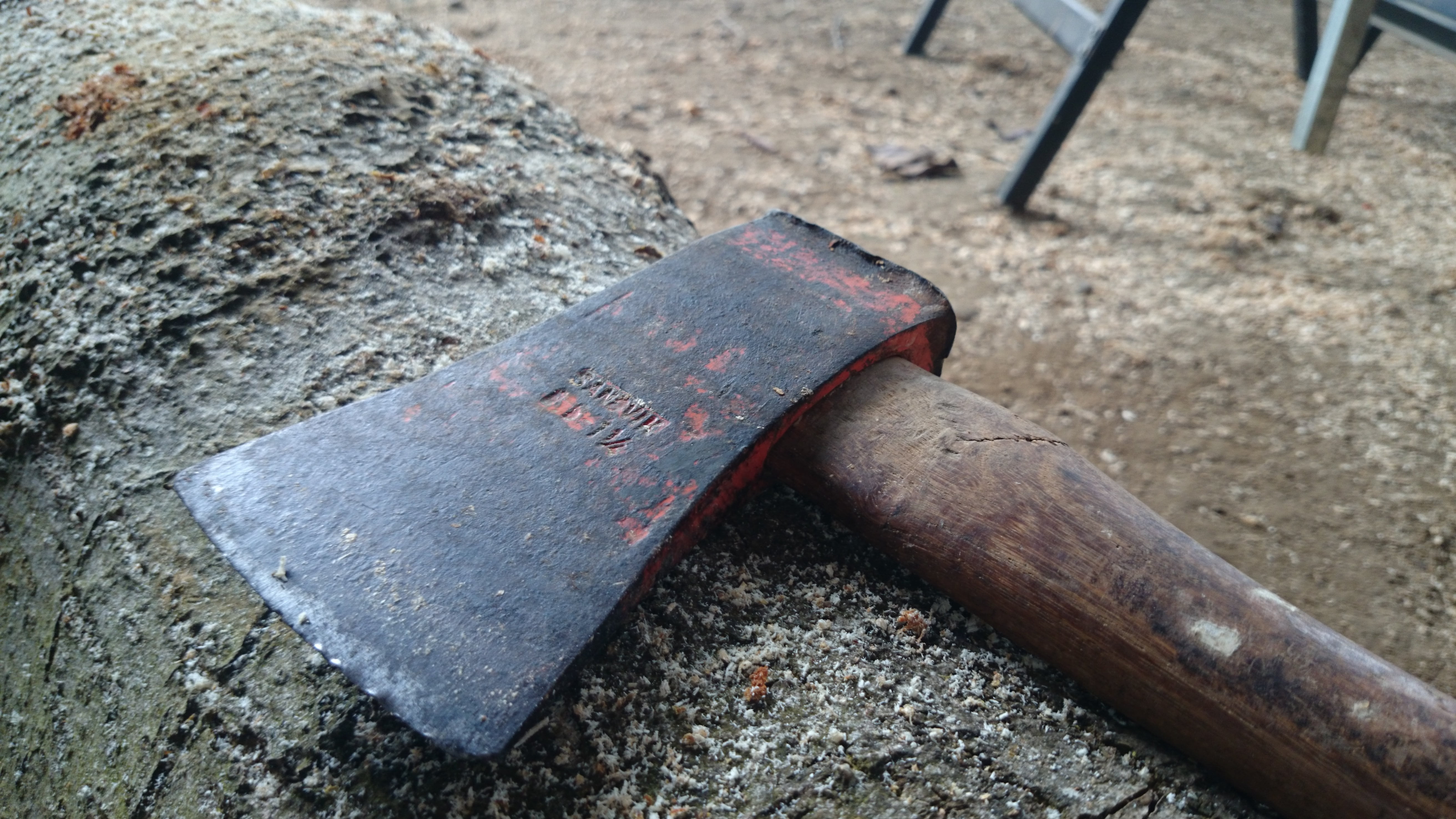 day, sawdust, close-up, waste, man made object, hand tool, metal, concrete, nature, focus on foreground, work tool, tree, still life, tool, equipment, old, HD Wallpaper