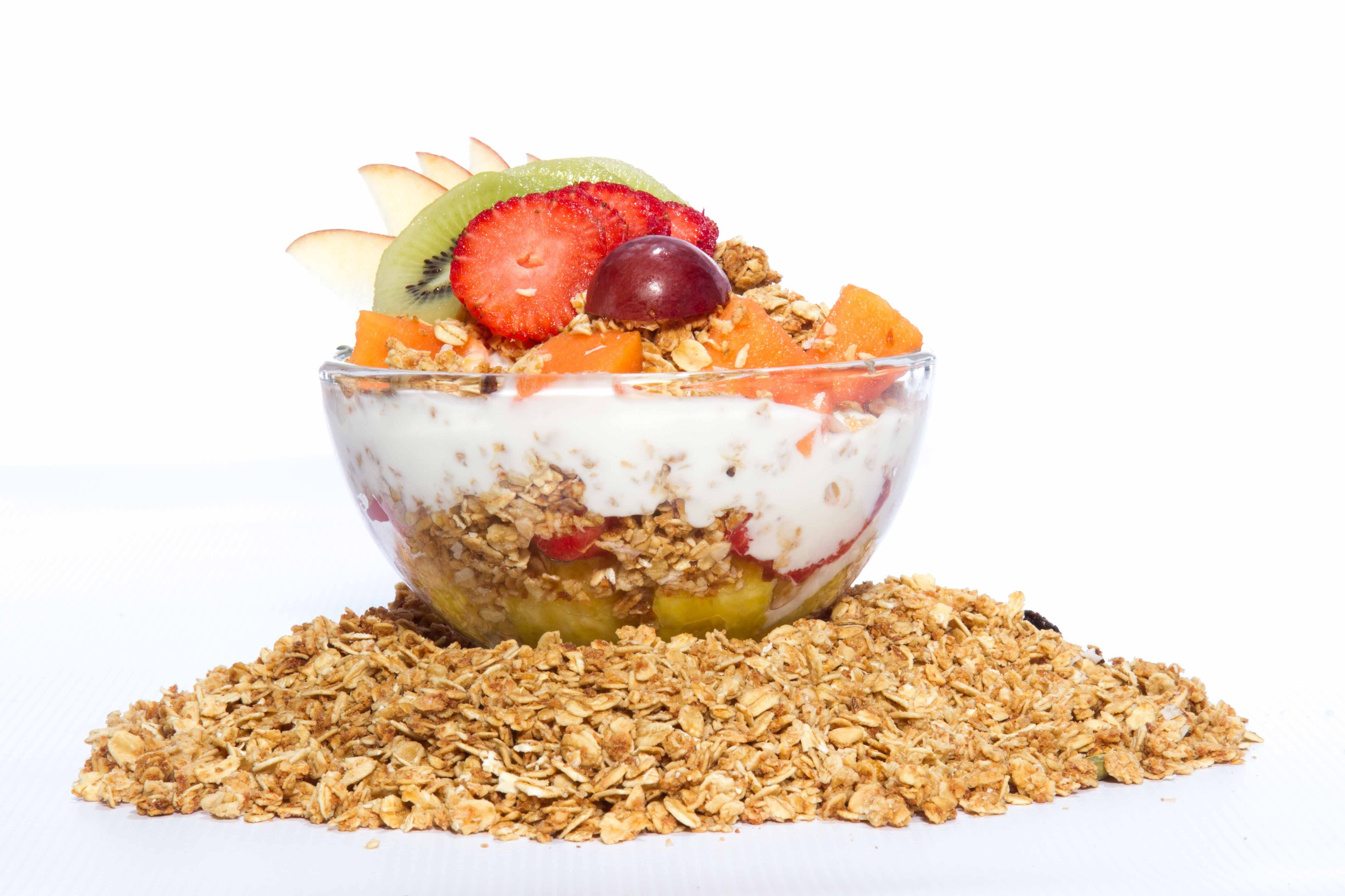 healthy lifestyle, dairy product, cereal, oats - food, healthy, oats, yogurt, dietary fiber, granola, chopped, juices, white background, oatmeal, seed, HD Wallpaper
