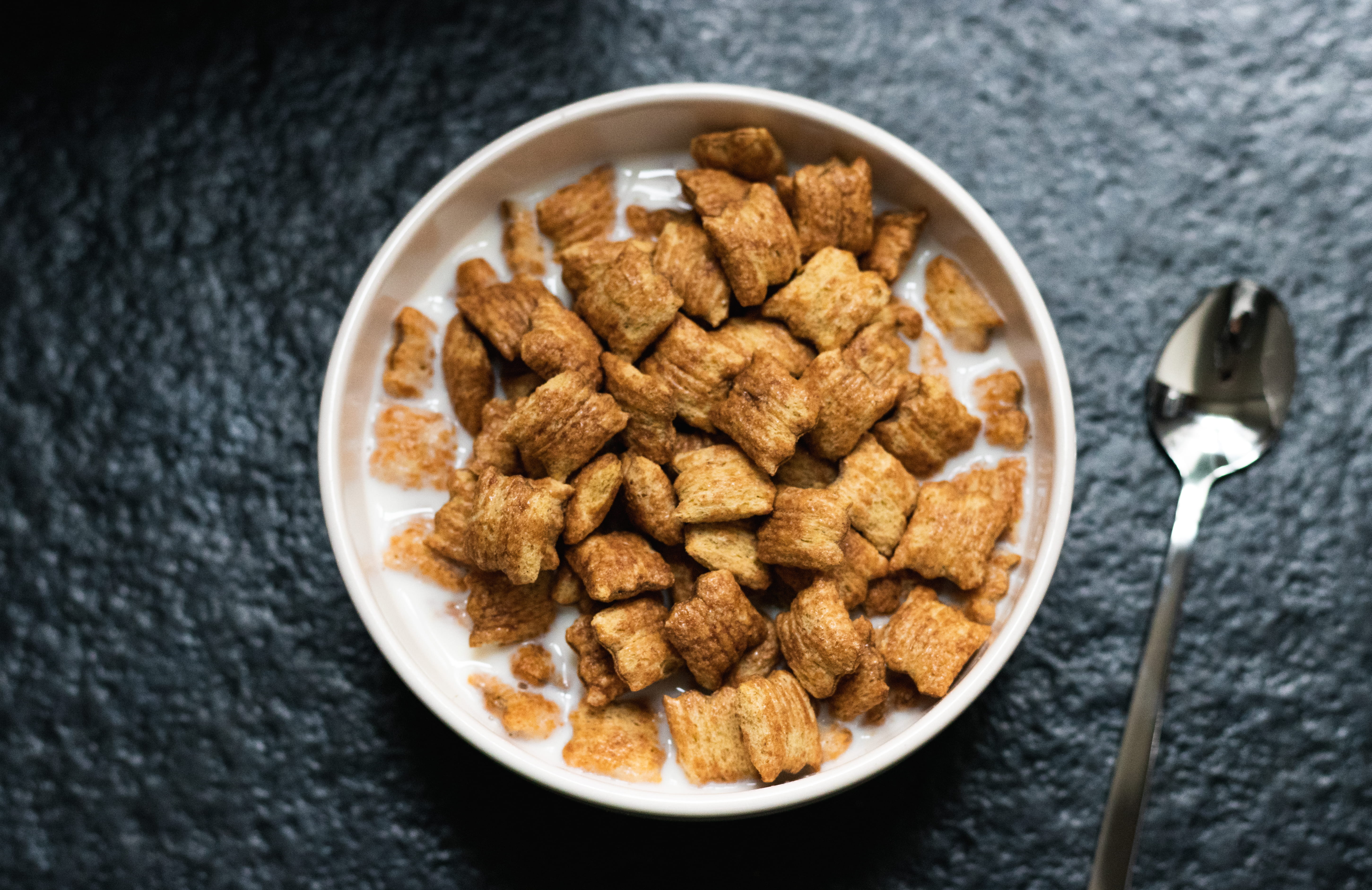 bowl, food photography, wellbeing, breakfast, table, healthy, milk, food and drink, photo, healthy eating, tasty, corn flakes, delicious, kitchen utensil, HD Wallpaper