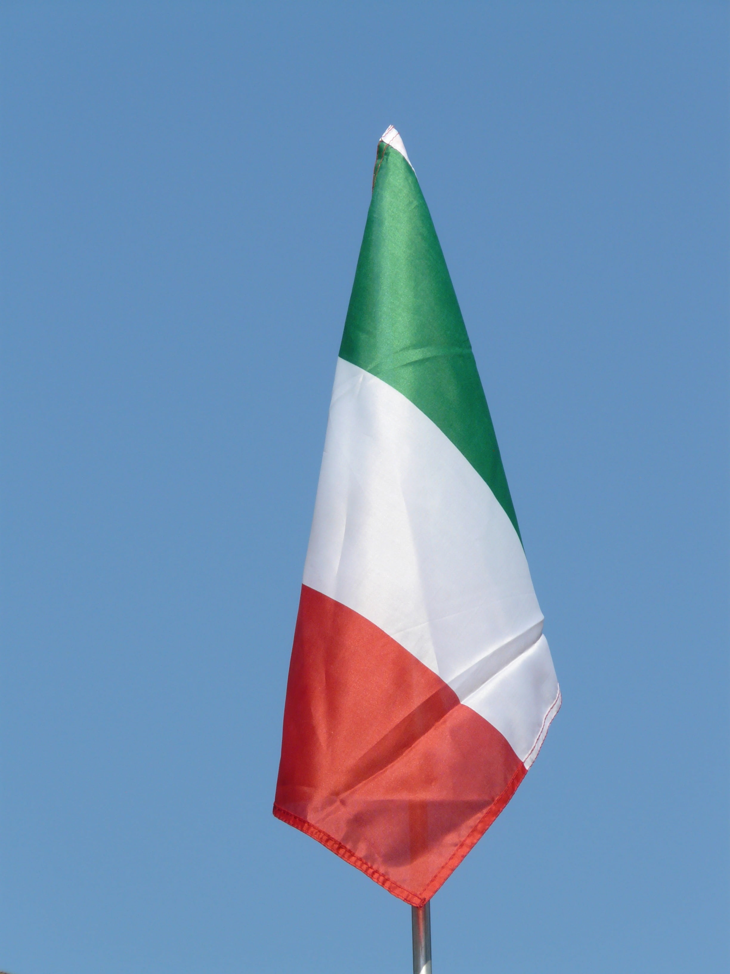 wind, clear sky, outdoors, independence, white, green, italy, blue, day, copy space, national icon, sky, pride, patriotism, no people, low angle view, flag, Phone HD Wallpaper