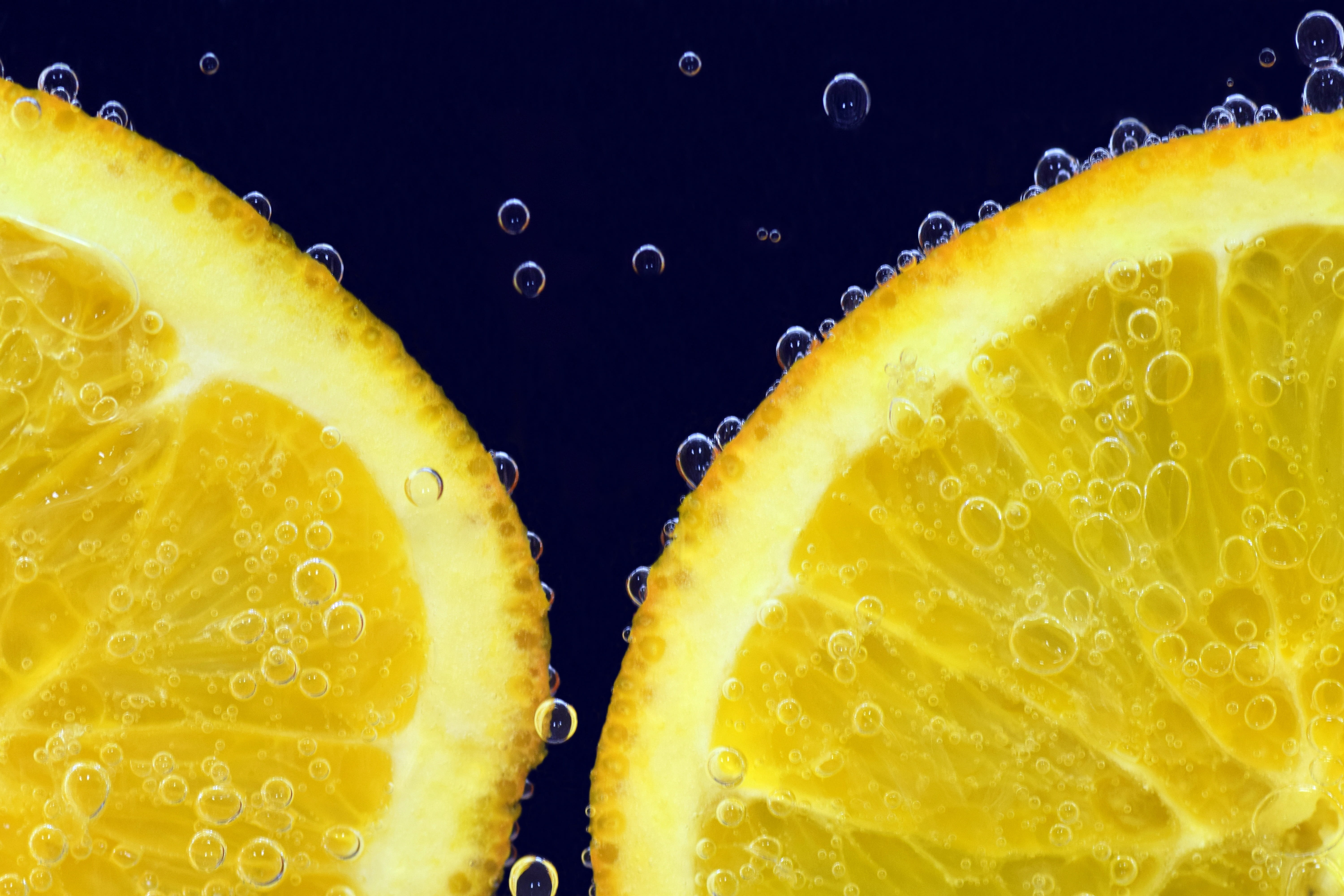 5K, immersed, juicy, fruit, wellbeing, refreshment, orange in water, frisch, no people, black background, close-up, juice, slice, blubber, yellow, blow, HD Wallpaper