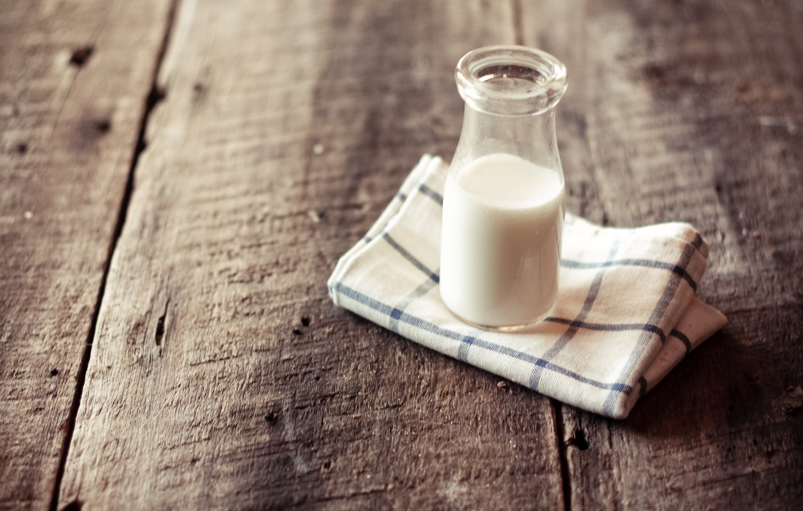 white, protein Drink, no people, snack, homemade, bottle, 2K, gourmet, jug, container, wellbeing, bank, yogurt, healthy Eating, refreshment, drink, brown, HD Wallpaper
