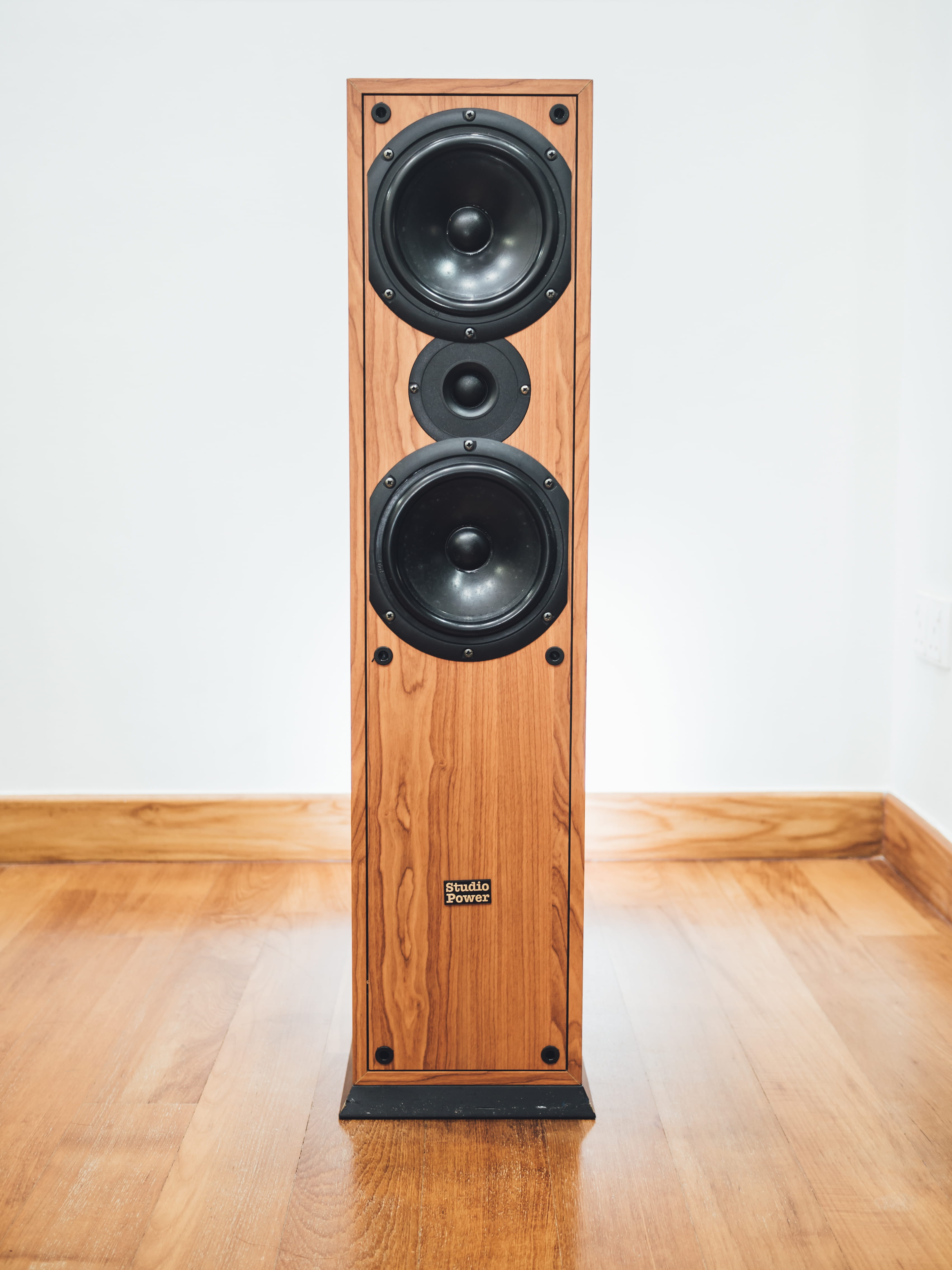 copy space, hardwood floor, wood - material, no people, parquet, audio, bass, arts culture and entertainment, speaker, wall - building feature, single object, Phone HD Wallpaper