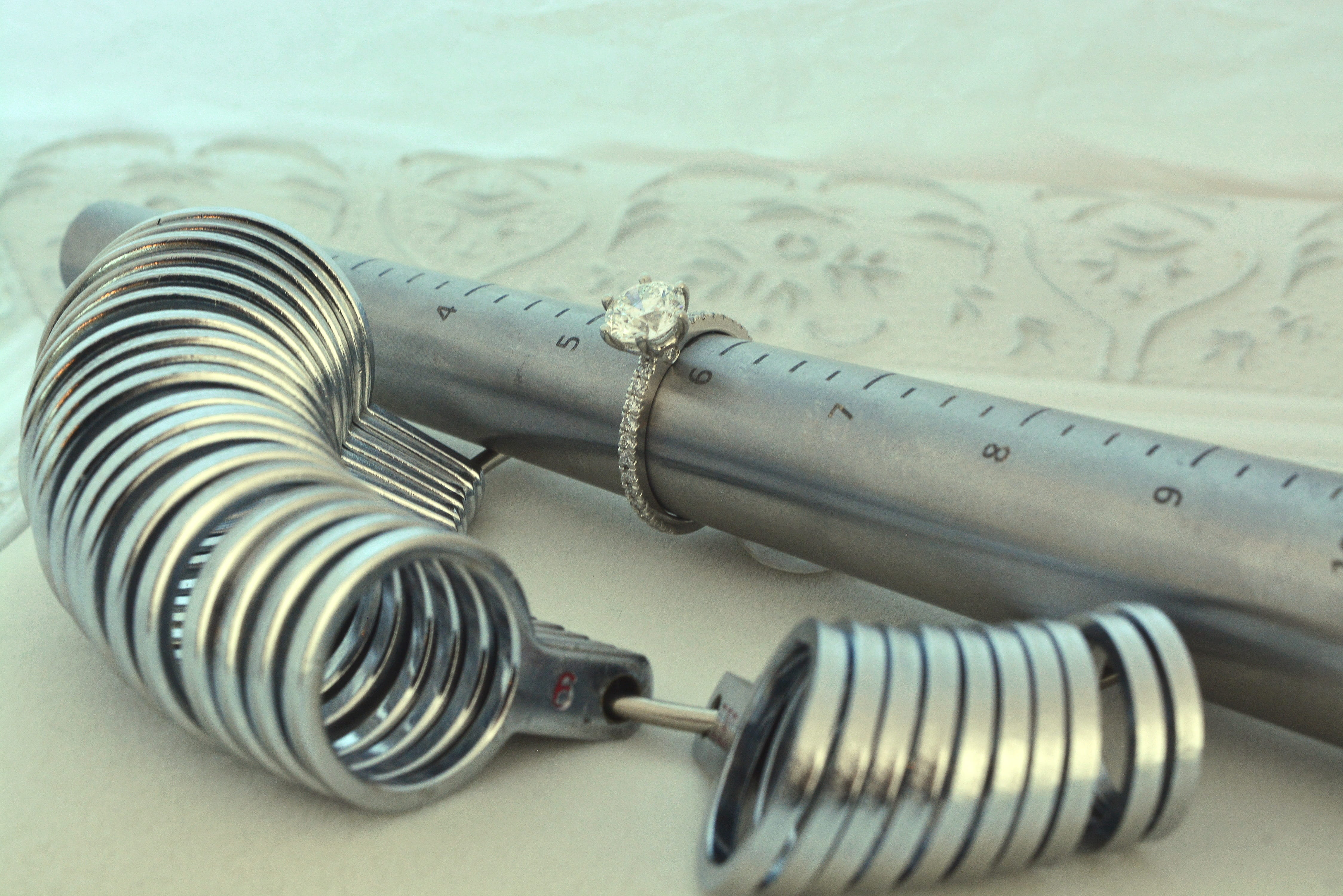 tools, no people, rolled up, focus on foreground, table, pattern, mandrel, number, equipment, studio shot, connection, cable, metal, tool, industry, ring, HD Wallpaper