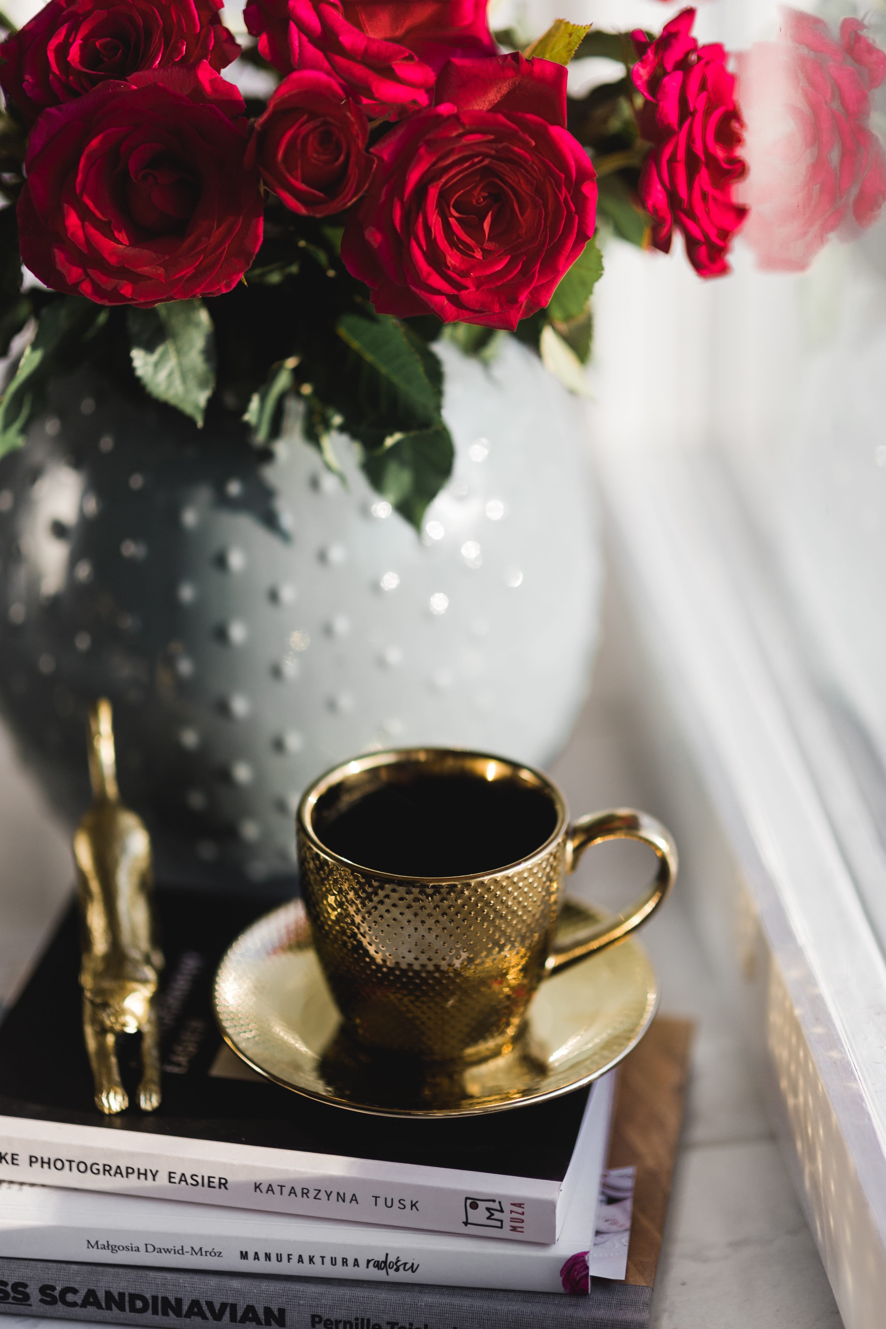 vase, coffee - drink, refreshment, still life, flower, drink, plant, flowers, indoors, rose, books, crockery, home decor, tea cup, flower head, decor, glass, Phone HD Wallpaper