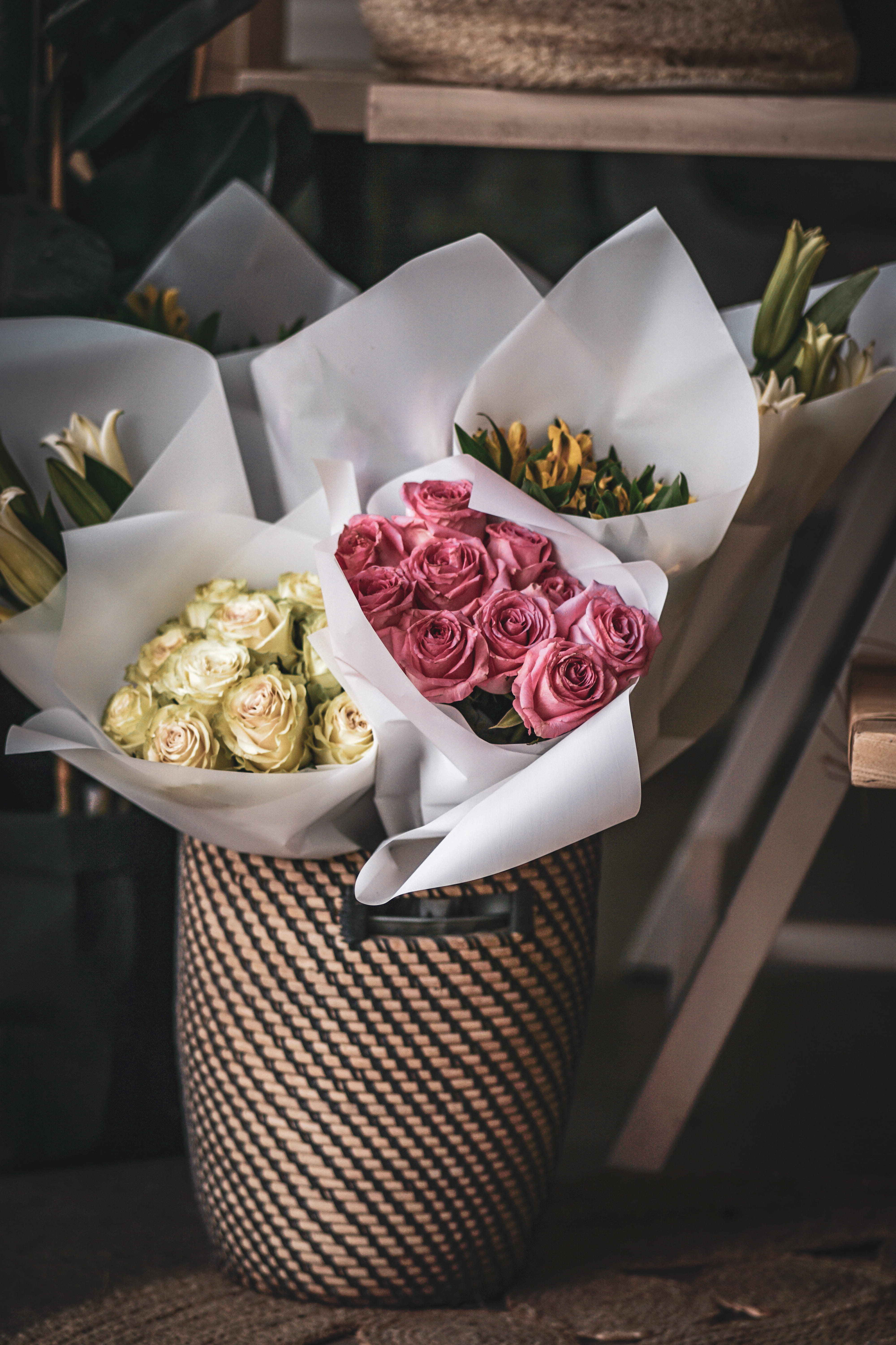 flower bouquet, wood - Material, basket, food, love, lot, decoration, no People, elegance, rose, freshness, nature, luxury, flower crown, bouquet, flowers, Phone HD Wallpaper