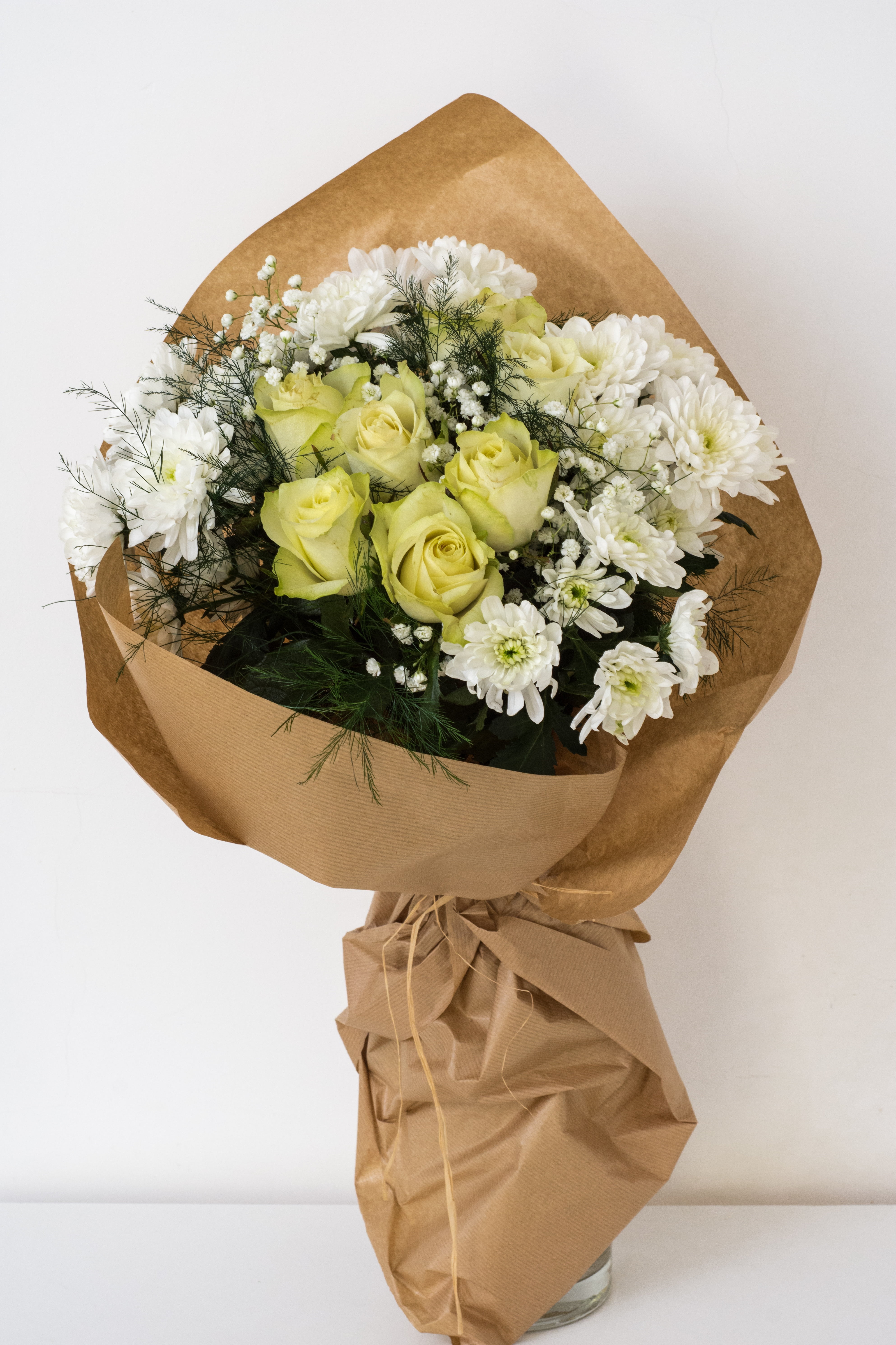 studio shot, holding, red, wedding, rose, bouquet, arrangement, 5K, romantic, indoors, one person, bunch of flowers, flowers, flower head, plant, summer, Phone HD Wallpaper