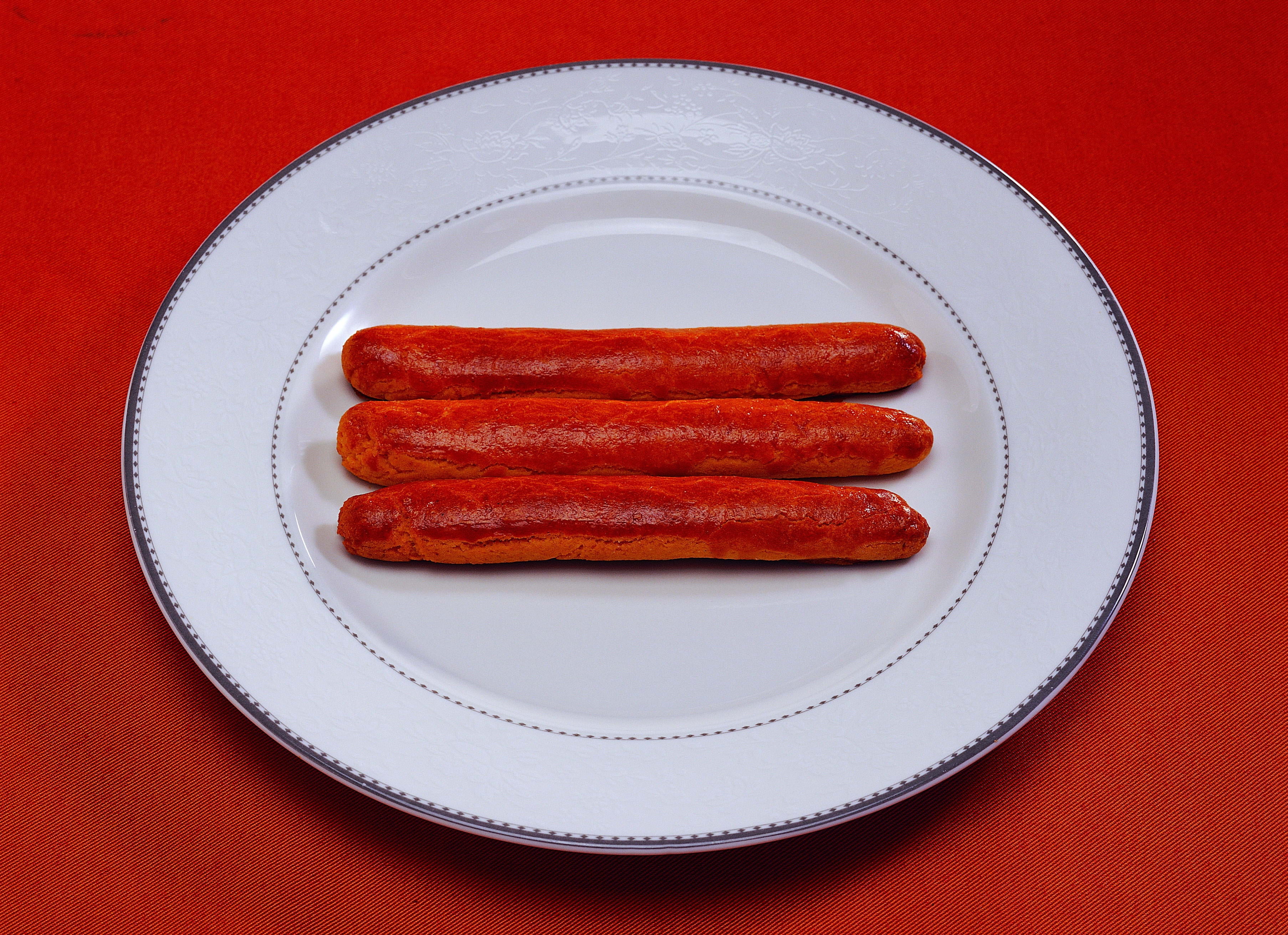 dogs, cut out, close-up, snack, studio shot, meal, food, plate, backgrounds, red, vegetable, indoors, 2K, colored background, meat, eating, hot, ready-to-eat, HD Wallpaper