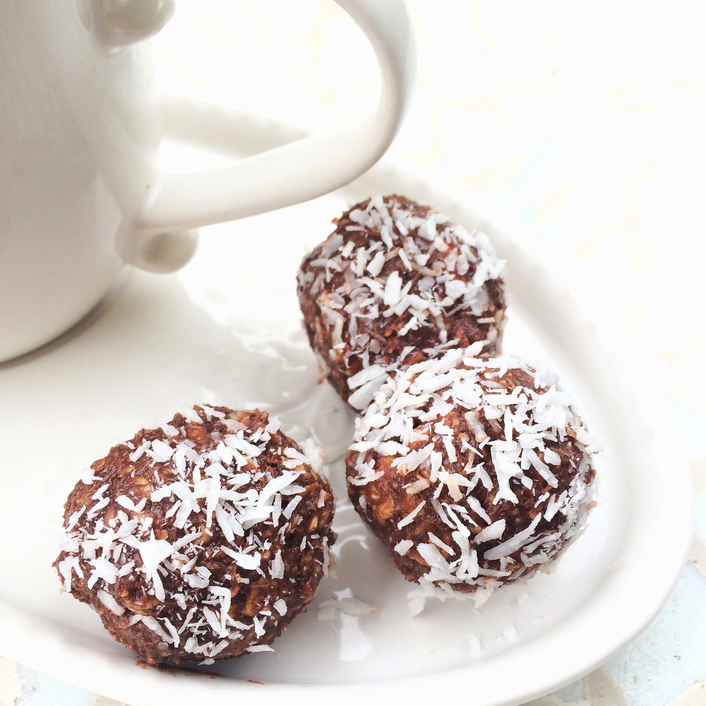 freshness, table, munchkins, chocolate ball, refreshment, tea cup, indoors, coffee cup, coffee mug, hot drink, chocolate balls, cup, no people, ready-to-eat, Phone HD Wallpaper